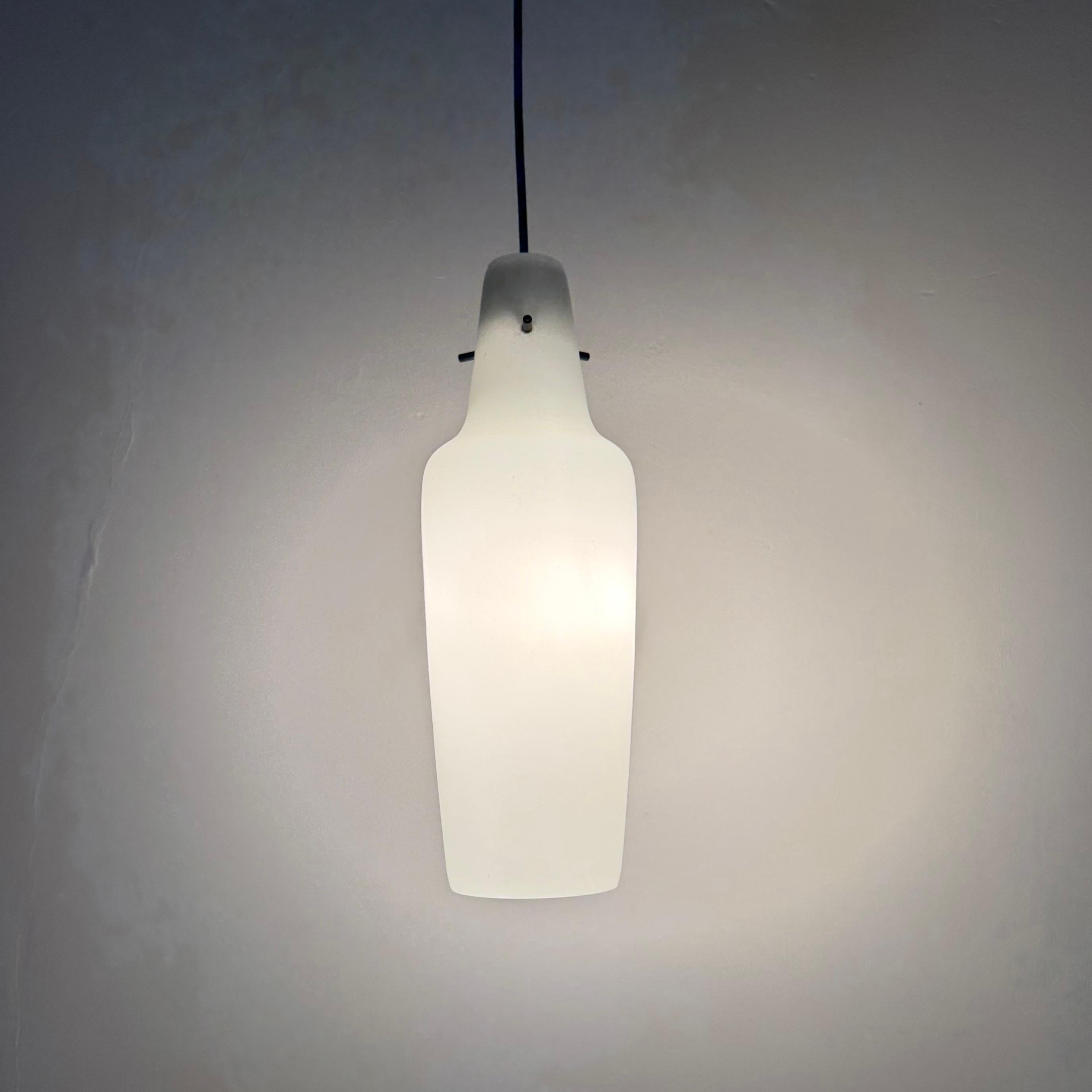 Graue Glas-Hängelampe aus der Mitte des Jahrhunderts, 1960er Jahre, skandinavisch im Angebot 5