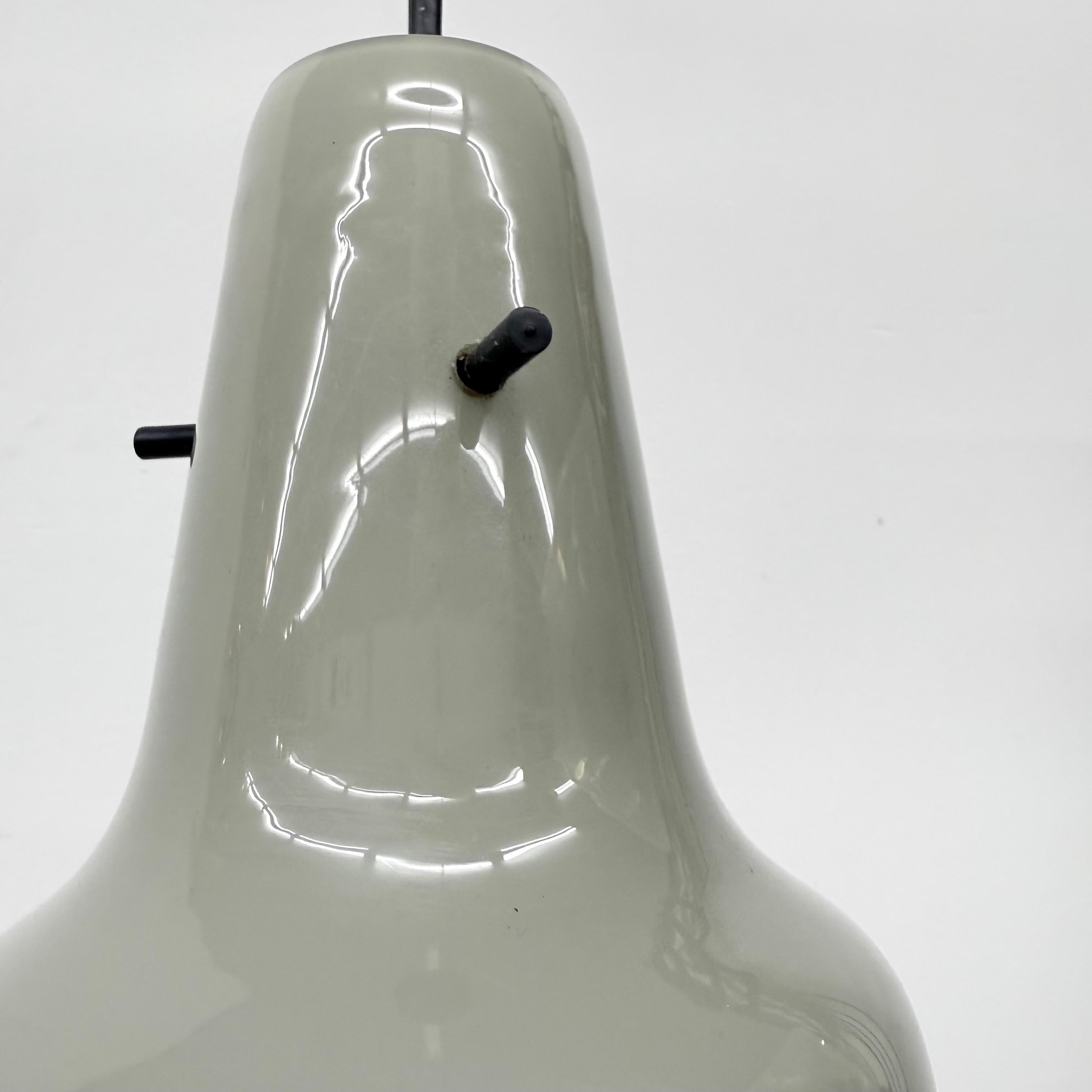 Graue Glas-Hängelampe aus der Mitte des Jahrhunderts, 1960er Jahre, skandinavisch im Angebot 6