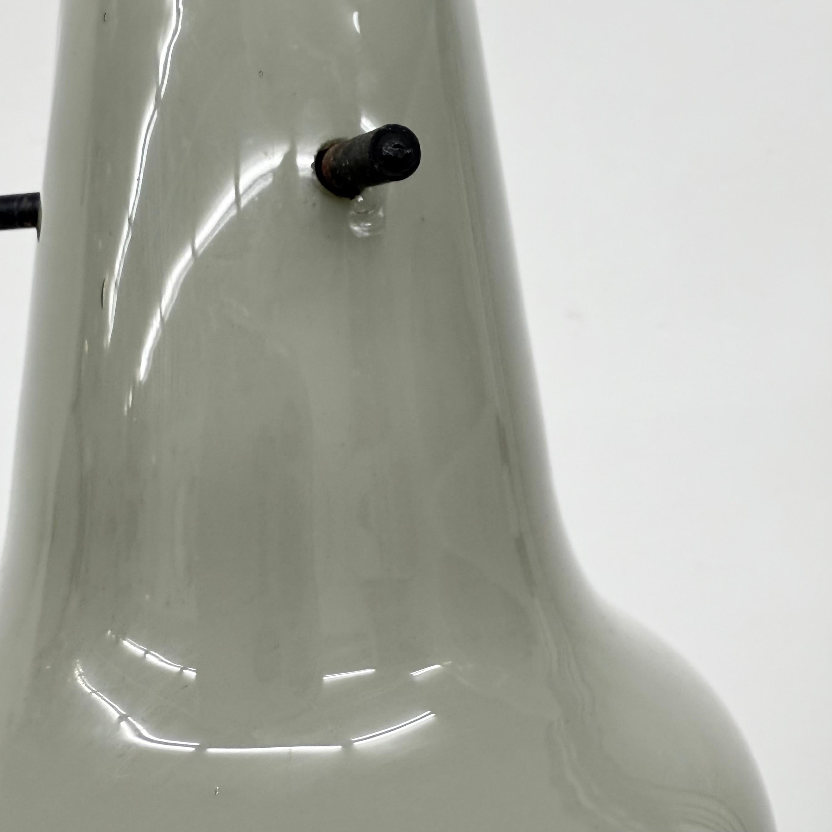 Graue Glas-Hängelampe aus der Mitte des Jahrhunderts, 1960er Jahre, skandinavisch im Angebot 7