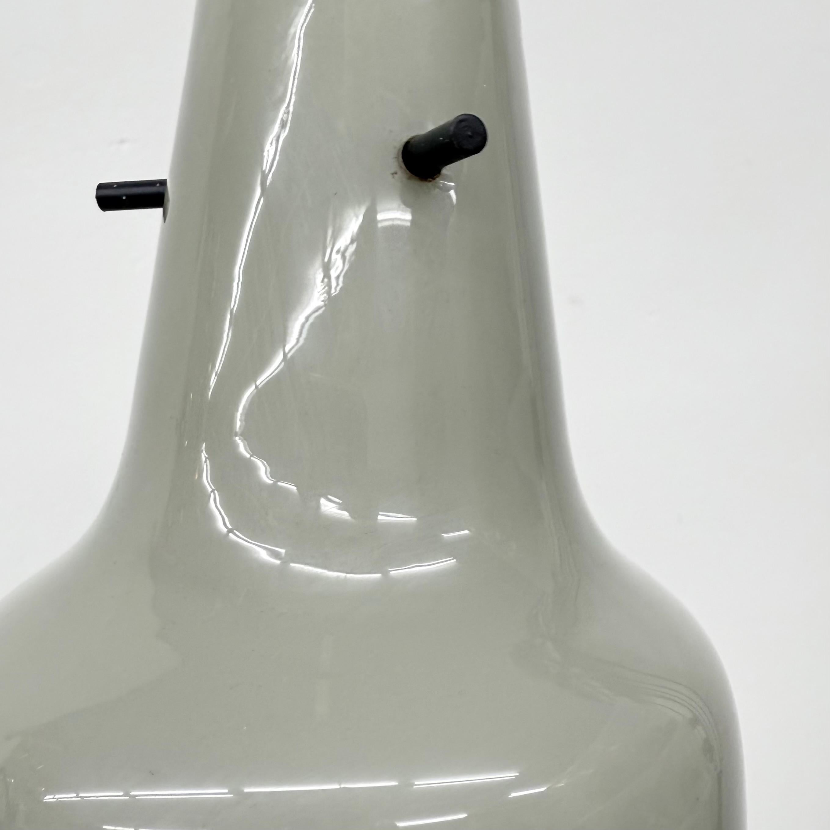 Graue Glas-Hängelampe aus der Mitte des Jahrhunderts, 1960er Jahre, skandinavisch im Angebot 8