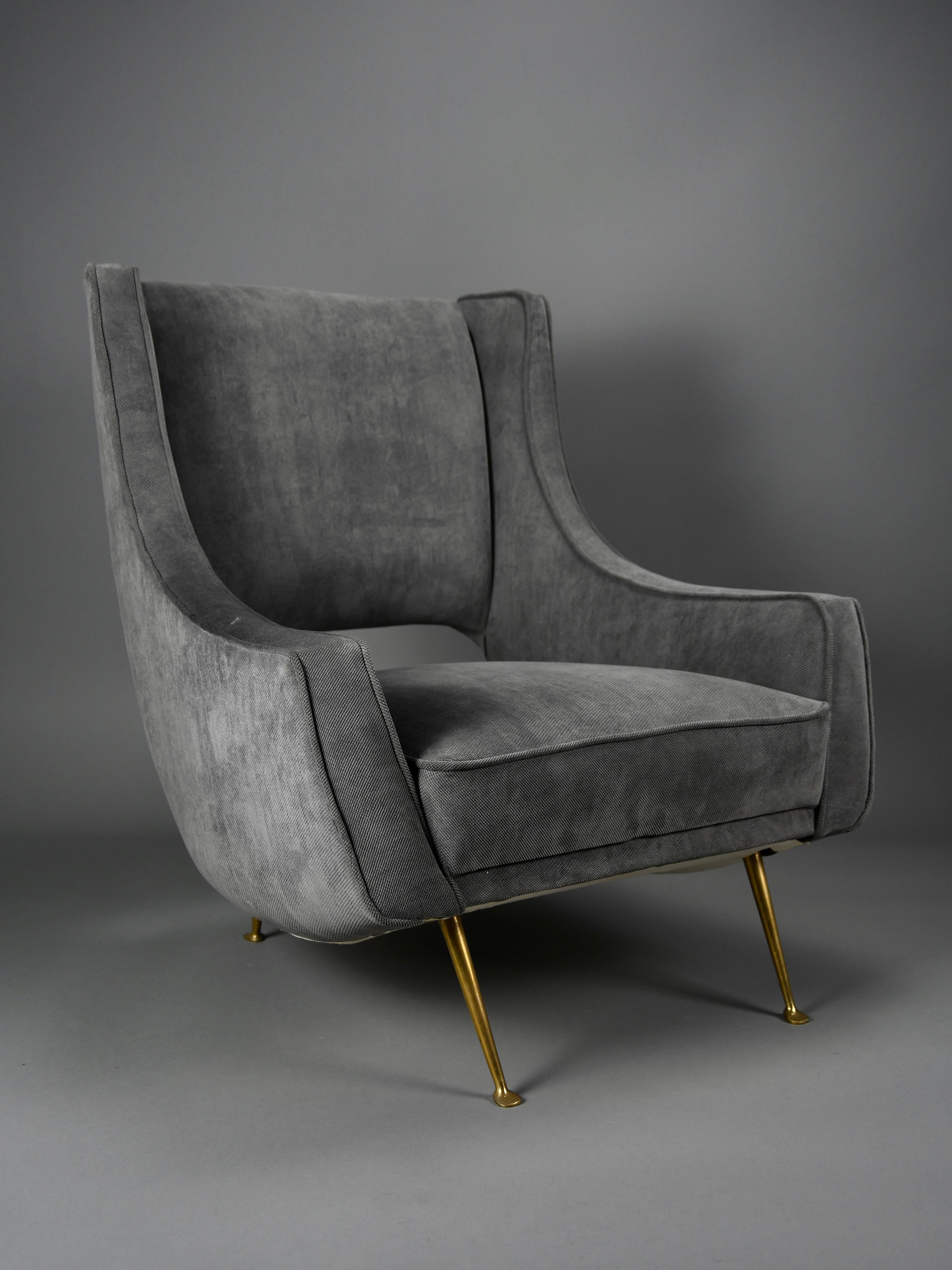 Grauer Samt-Sessel von ISA, Bergamo, Italien, 1950er Jahre (Messing) im Angebot