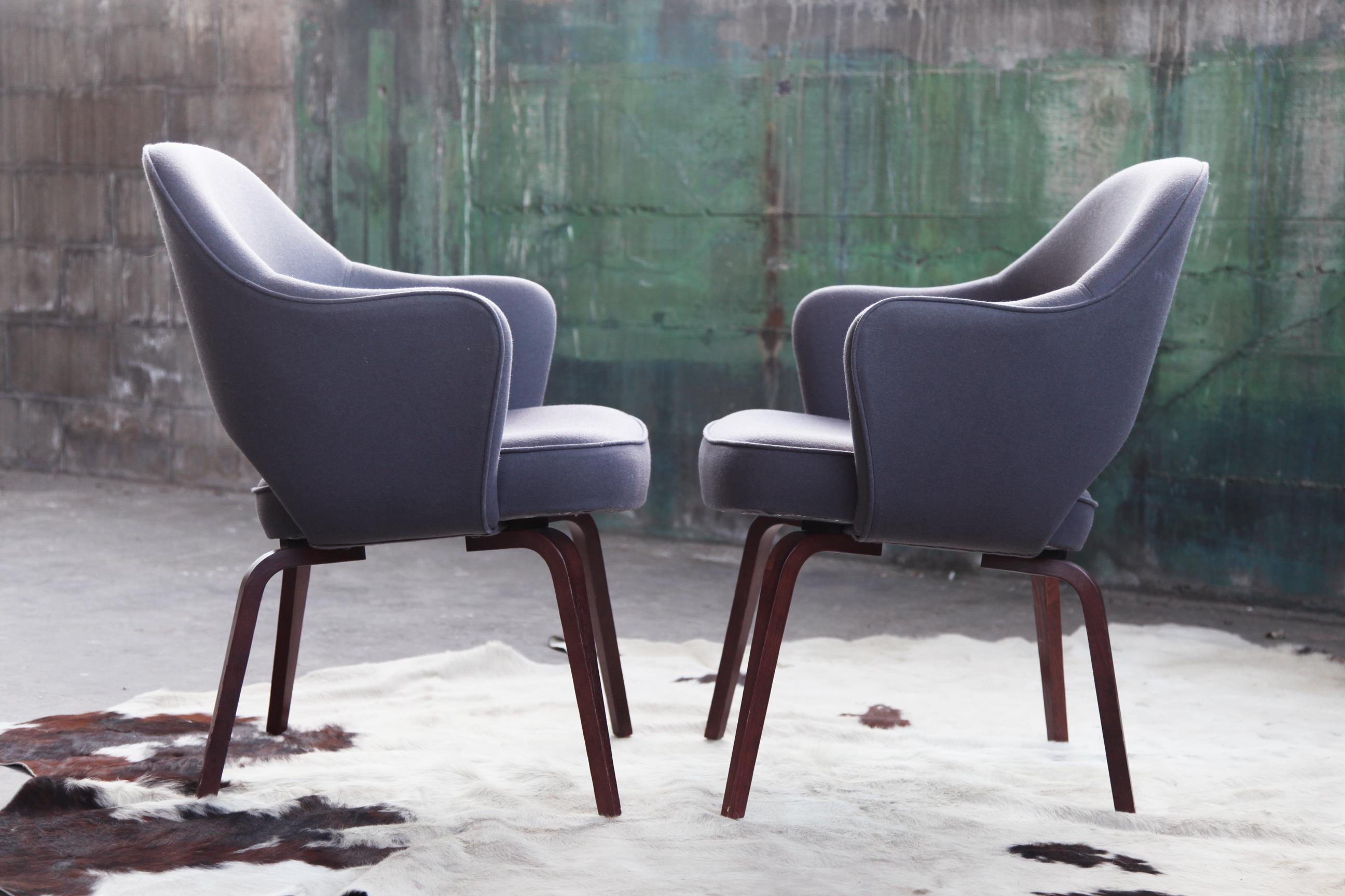 Mid-Century Modern Midcentury Grey Wool Upholstered Eero Saarinen Knoll Armchair, One Chair For Sale