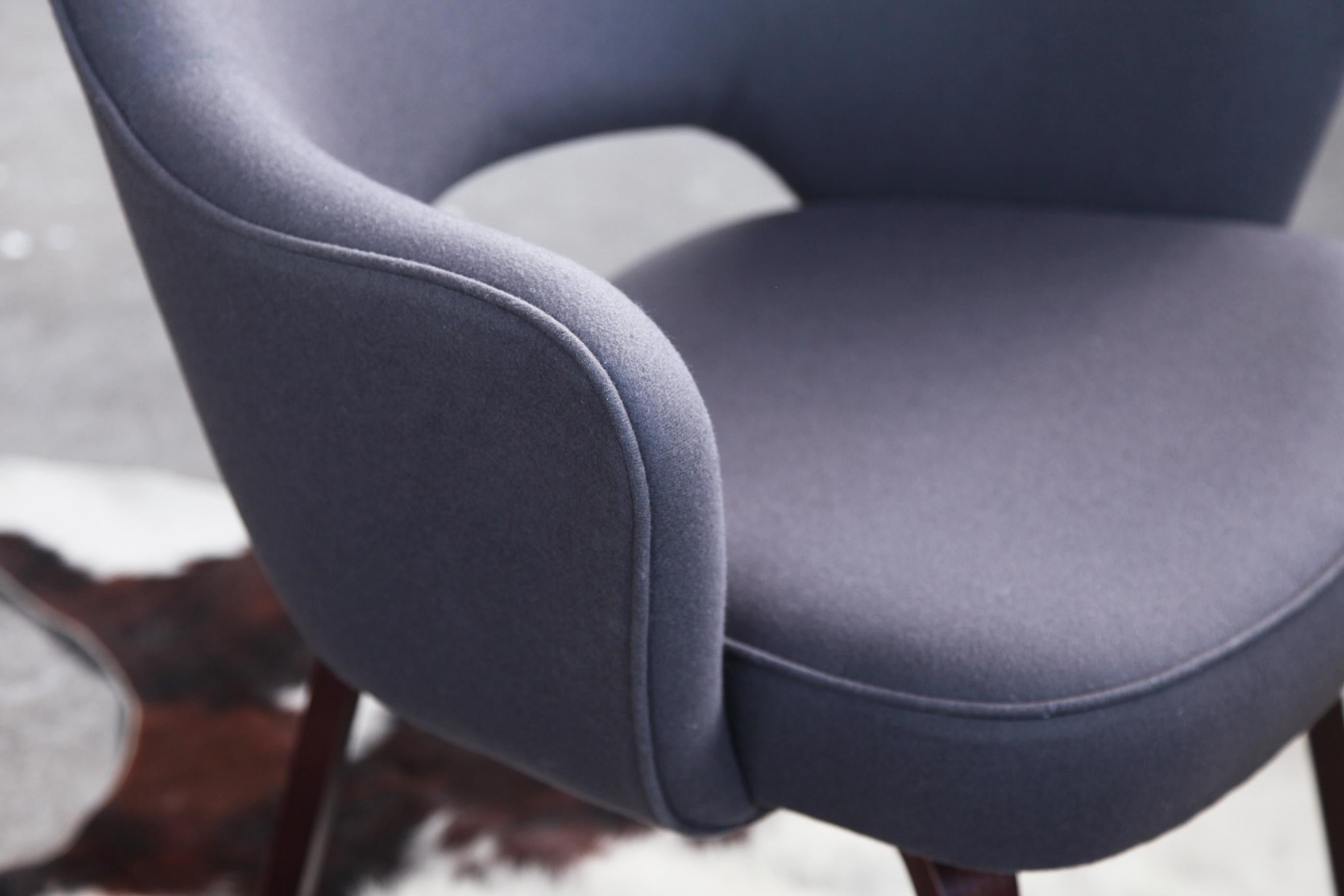 Gepolsterter Eero Saarinen Knoll-Sessel aus grauer Wolle aus der Mitte des Jahrhunderts, ein Stuhl (20. Jahrhundert) im Angebot