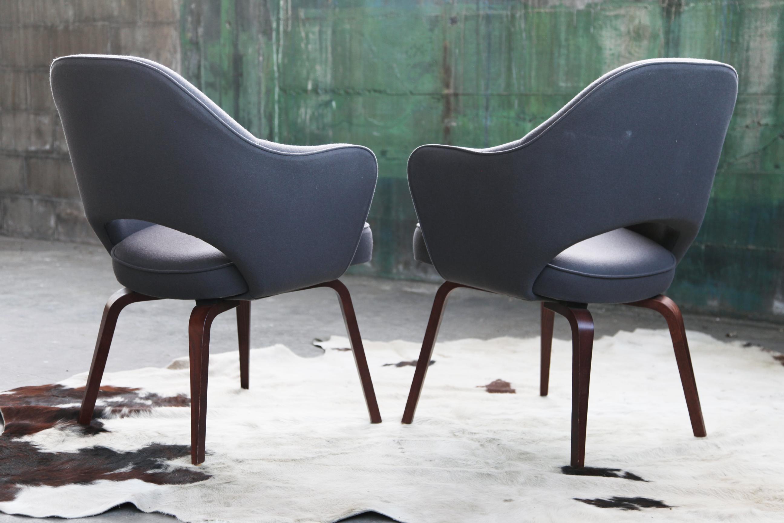 Midcentury Grey Wool Upholstered Eero Saarinen Knoll Armchair, One Chair In Good Condition For Sale In Basel, BS