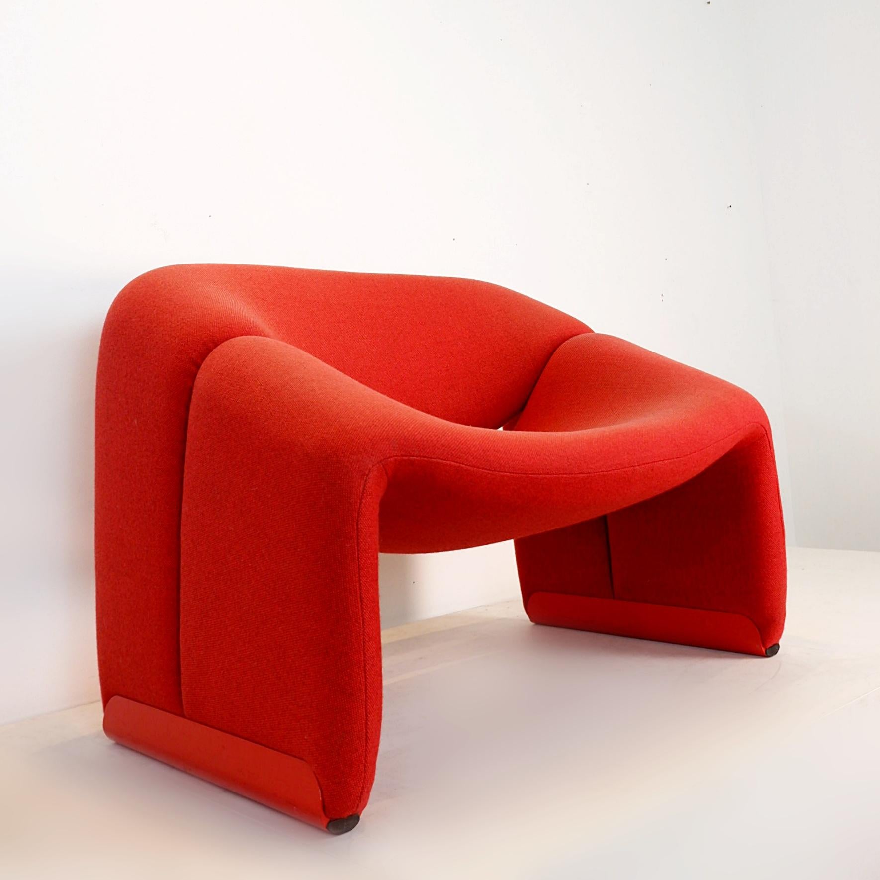 Iconic Groovy armchair designed by french designer Pierre Paulin for the Dutch editor Artifort. Their collaboration was a fruitful one. Their worked peaked in popularity with the Space Age, and this can be explained with Paulin's style. His fluid