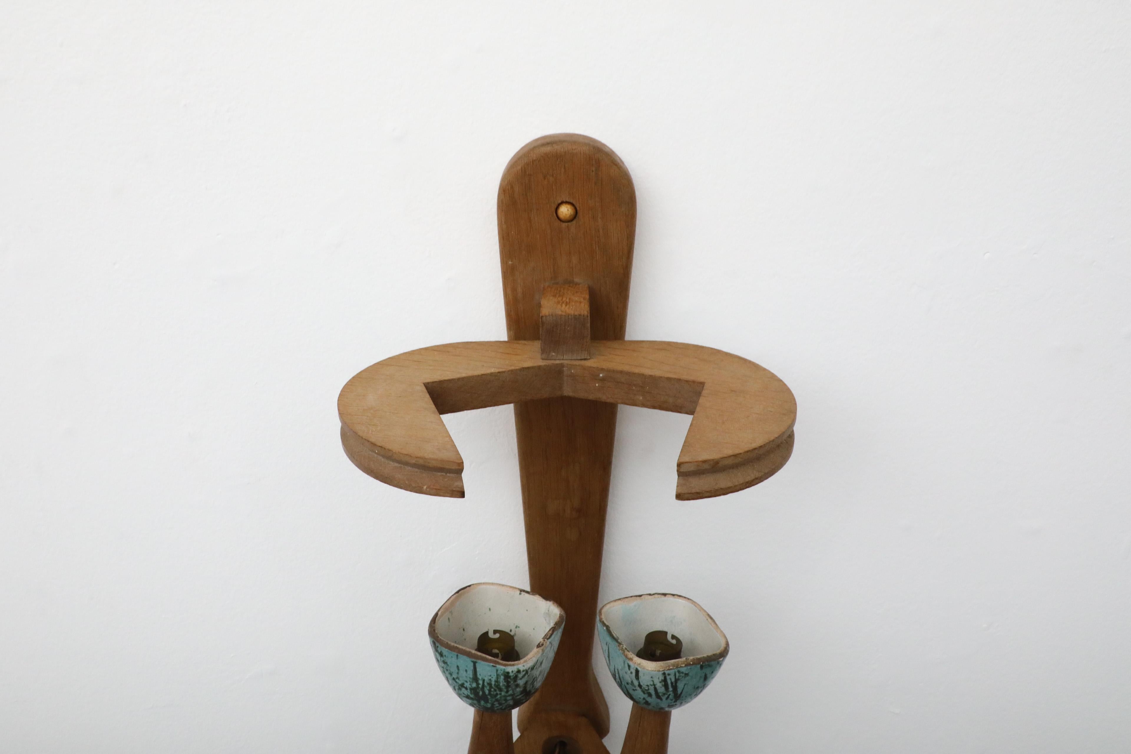 Mid-Century Guillerme et Chambron Oak and Ceramic Wall Sconce in Oak and Ceramic In Good Condition For Sale In Los Angeles, CA