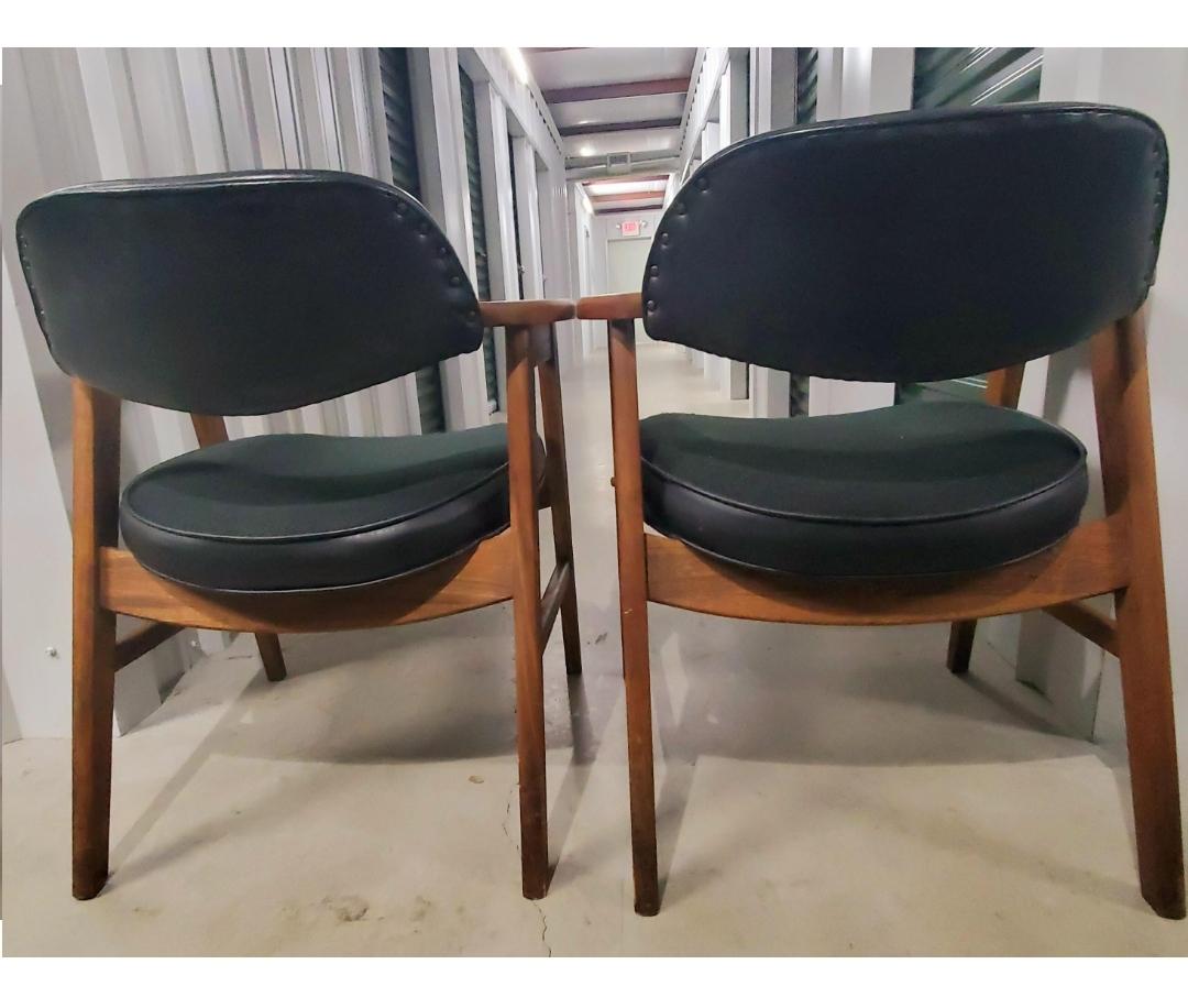 Mid Century Gunlocke Style Walnut Chairs by Annandale - a Pair For Sale 3