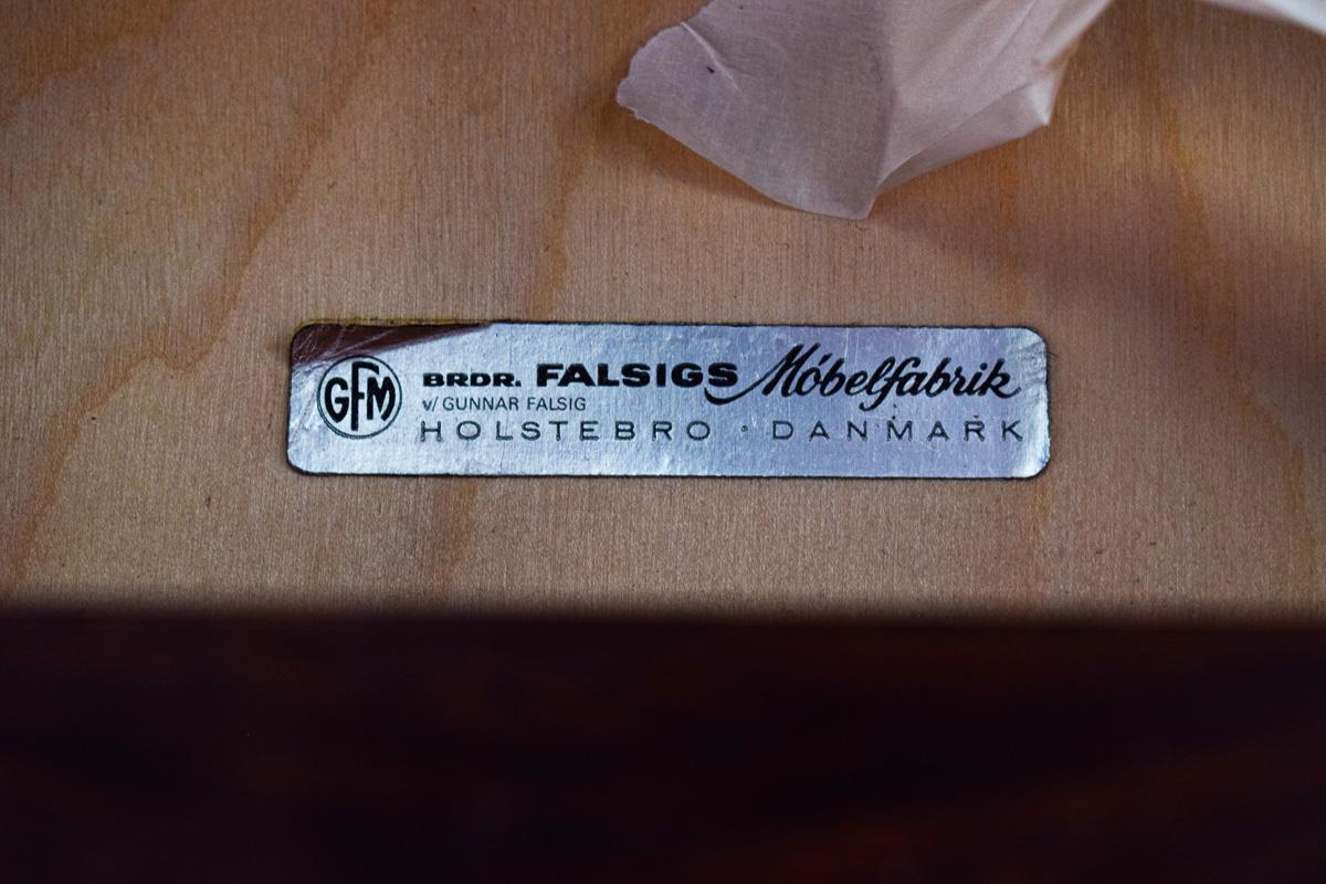 Mid Century Gunnar Falsig Rosewood Desk for Falsigs Mobelfabrik For Sale 2