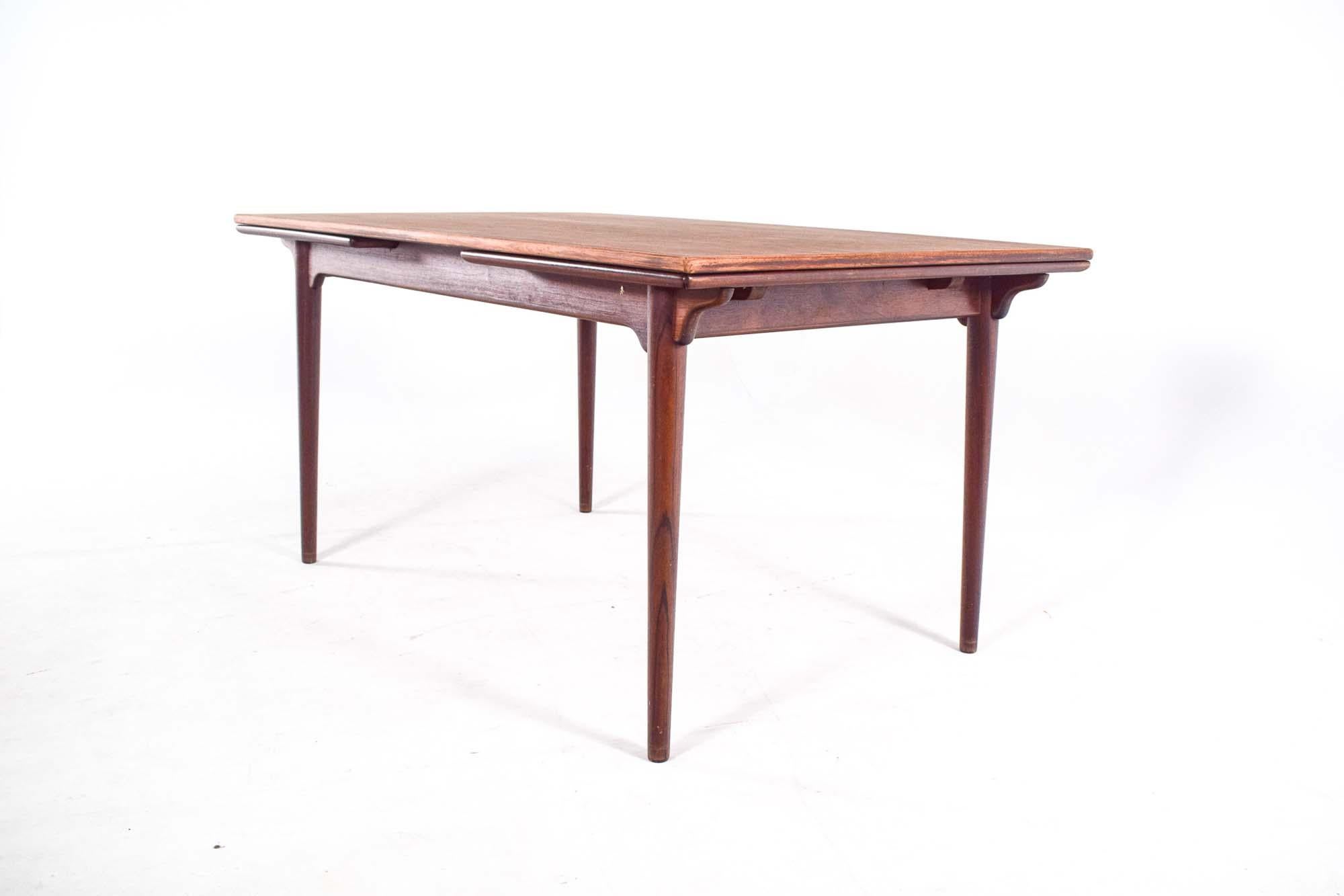 Mid-Century Modern Table de salle à manger en bois de rose Gunni Omann, milieu de siècle, années 1960 en vente