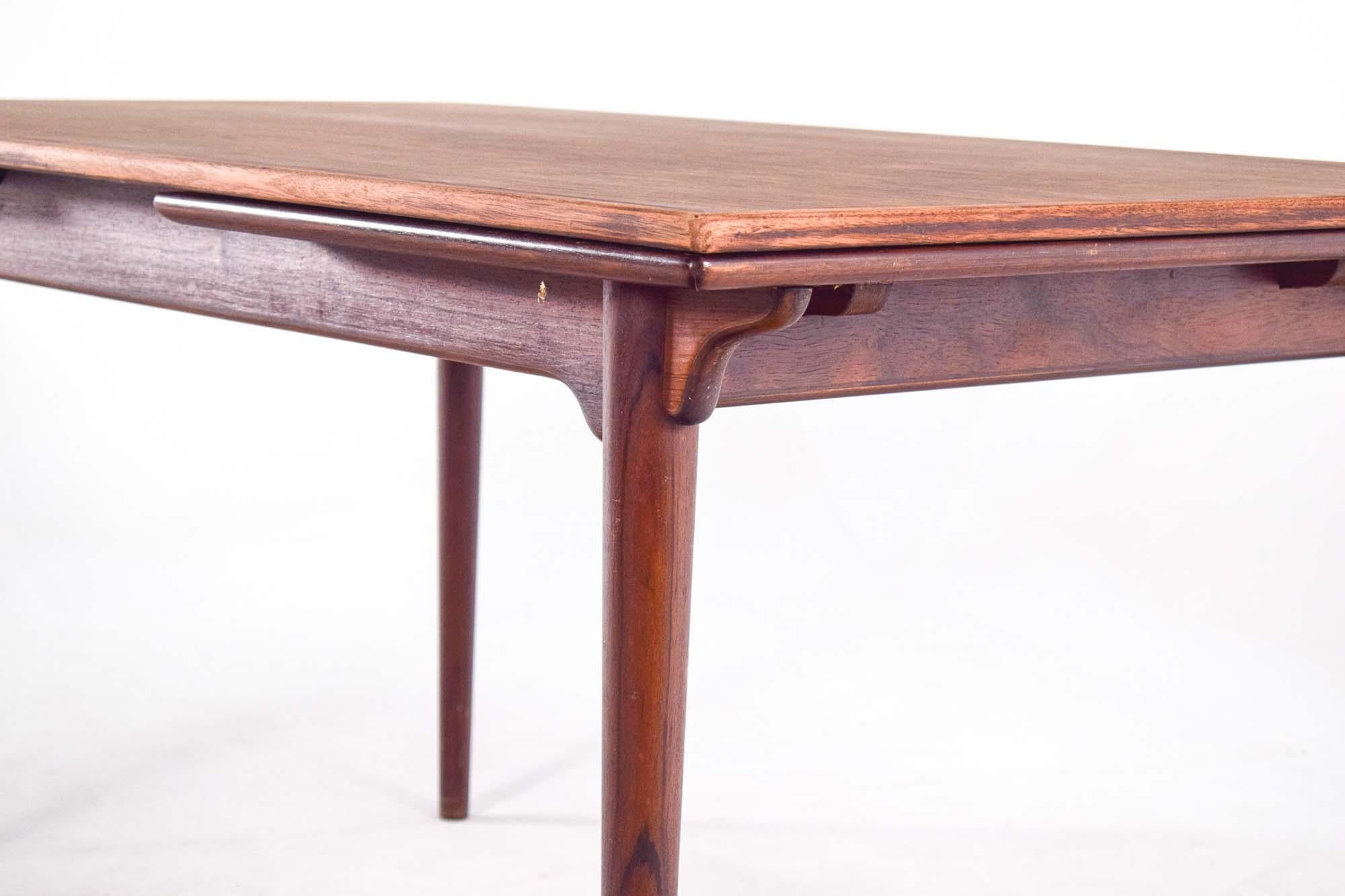 Danois Table de salle à manger en bois de rose Gunni Omann, milieu de siècle, années 1960 en vente