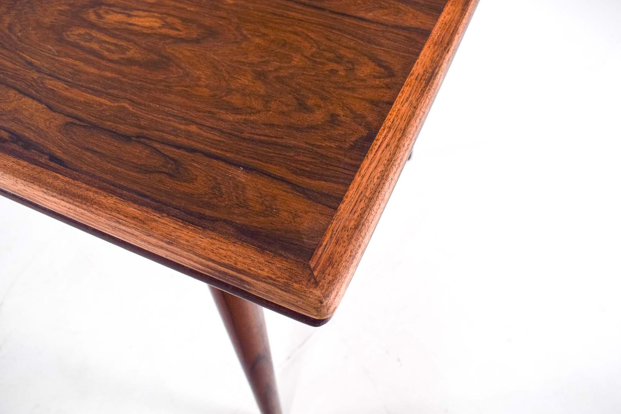 Milieu du XXe siècle Table de salle à manger en bois de rose Gunni Omann, milieu de siècle, années 1960 en vente