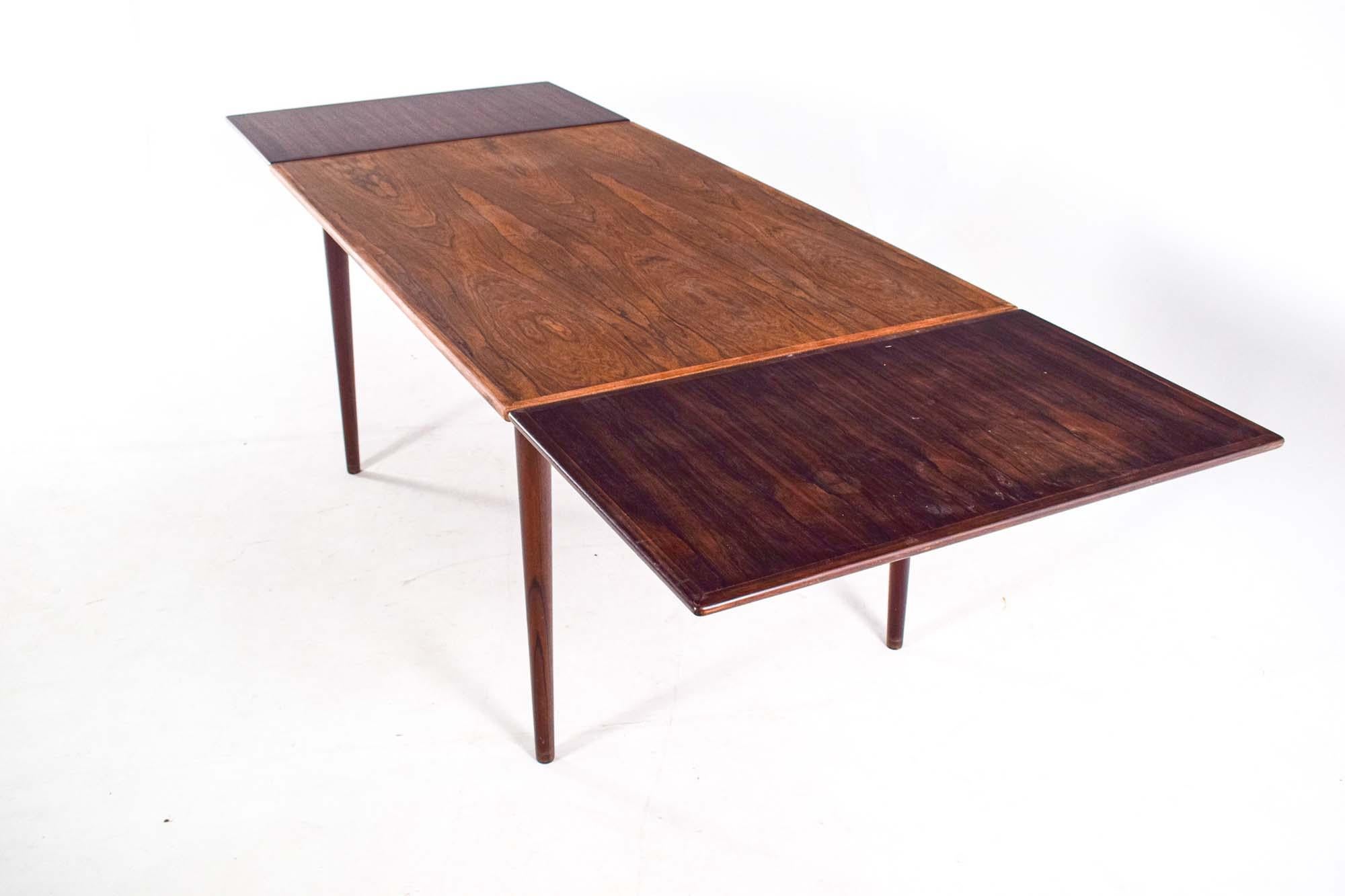 Table de salle à manger en bois de rose Gunni Omann, milieu de siècle, années 1960 en vente 1