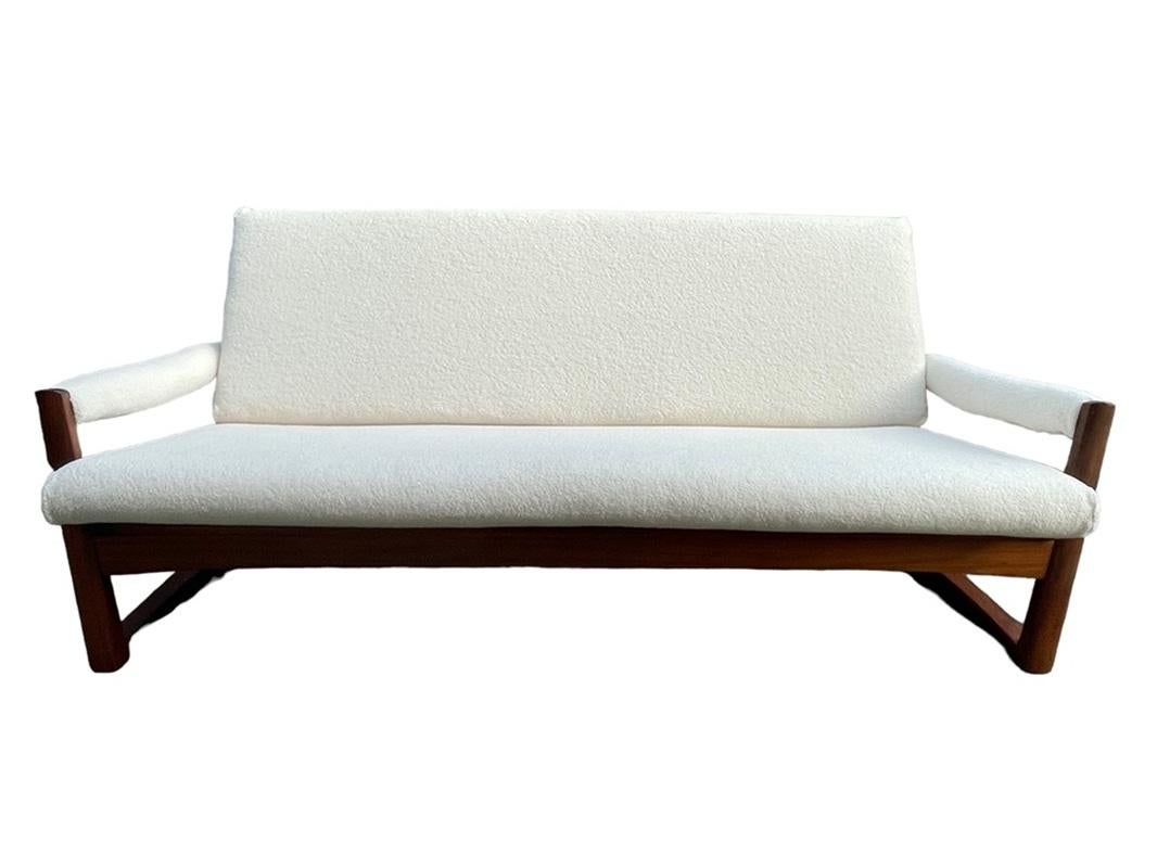 Mid-Century moderno Divano in teak Afromosia in vendita