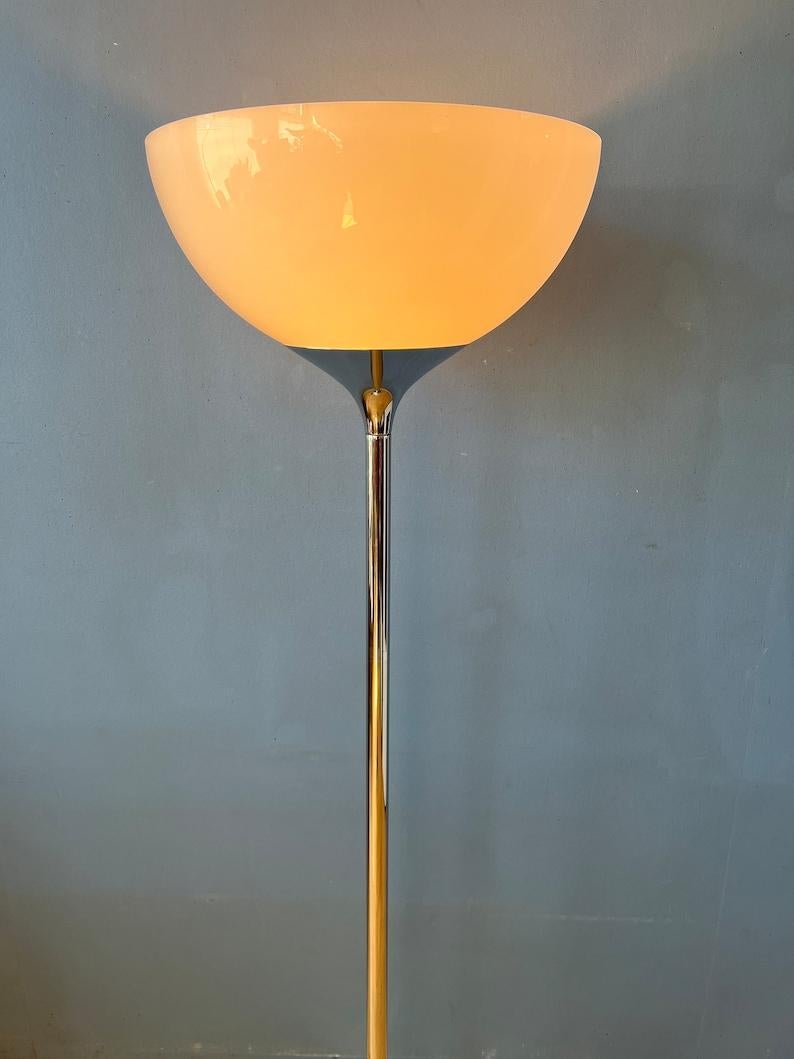 Mid Century Guzzini Space Age Floor Lamp with White Acrylic Shade, 1970s In Excellent Condition For Sale In ROTTERDAM, ZH