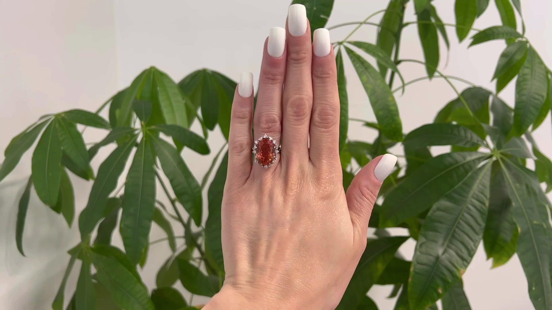 Ein Mid Century H. Stern Imperial Topas Diamant 18 Karat Weißgold Cocktail Ring. Mit einem ovalen Imperialtopas im Mischschliff mit einem Gewicht von ca. 11,25 Karat, begleitet von einem Bericht der Stone Group Laboratories mit der Nummer