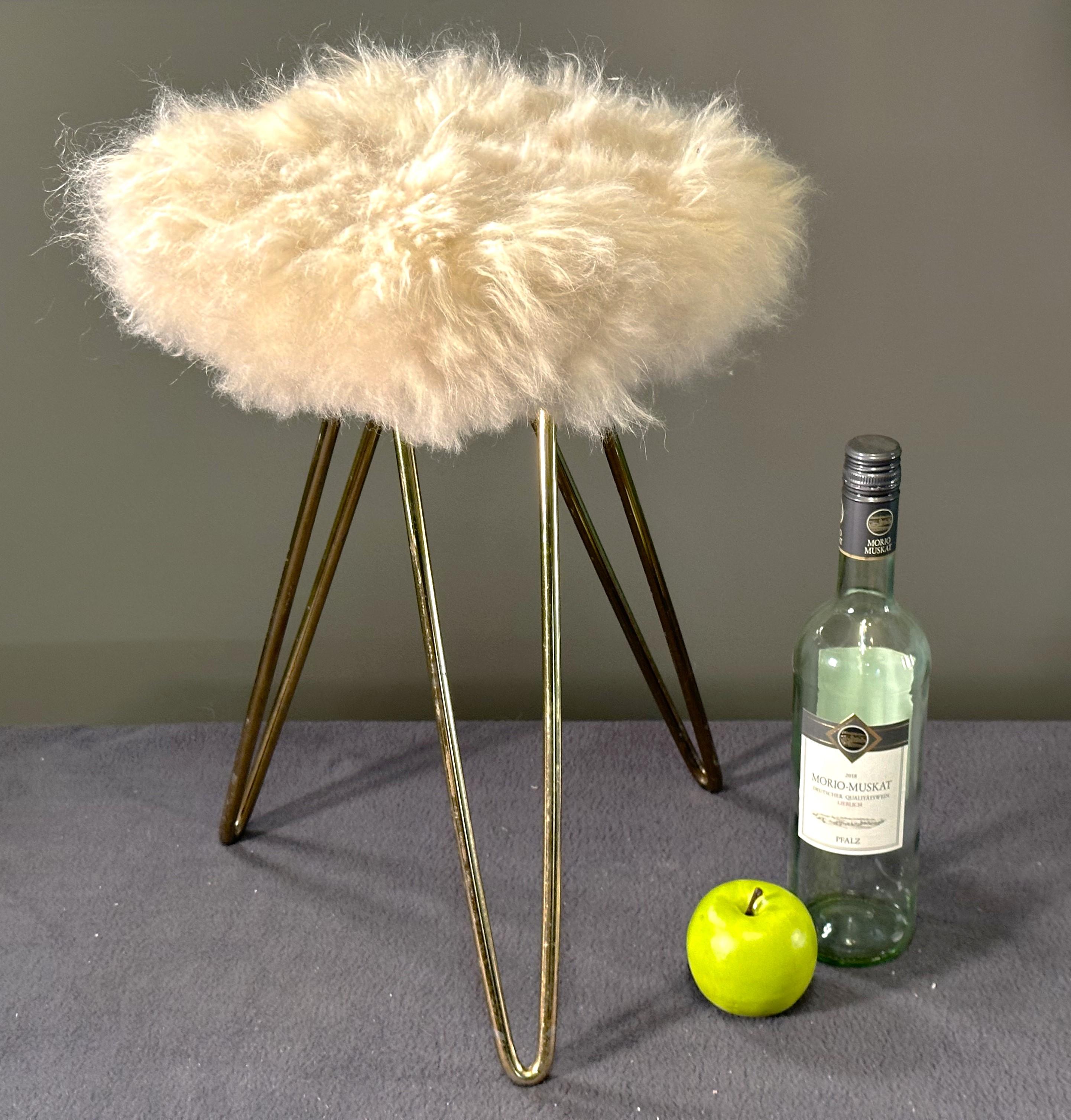 Mid-Century Hairpin Legs Fur Stool, 1950s, France.
solid and stable.
faux fur cleaned.