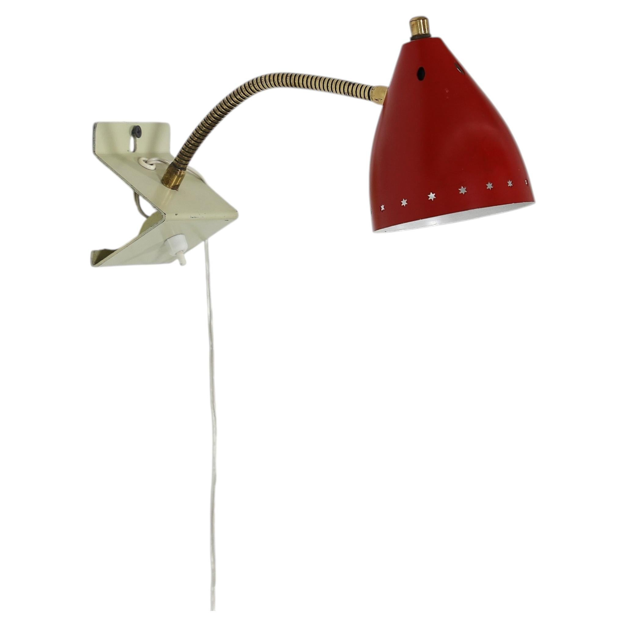 Lampe de lecture à pince Hala Zeist du milieu du siècle, abat-jour étoilé perforé rouge