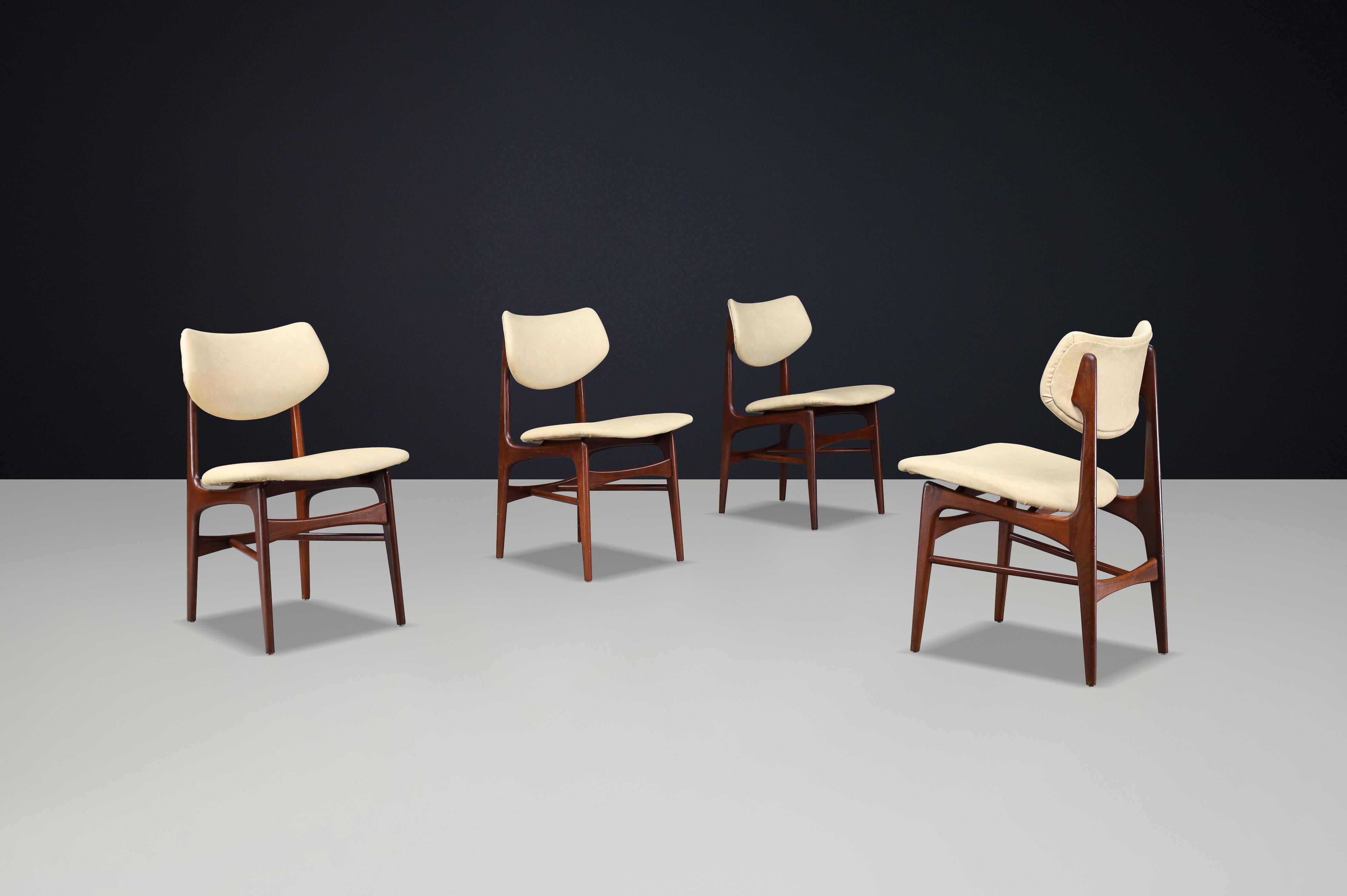 Mid-Century Modern Mid-Century Hamar Dining Chairs by Louis van Teeffelen for WéBé The Netherlands For Sale