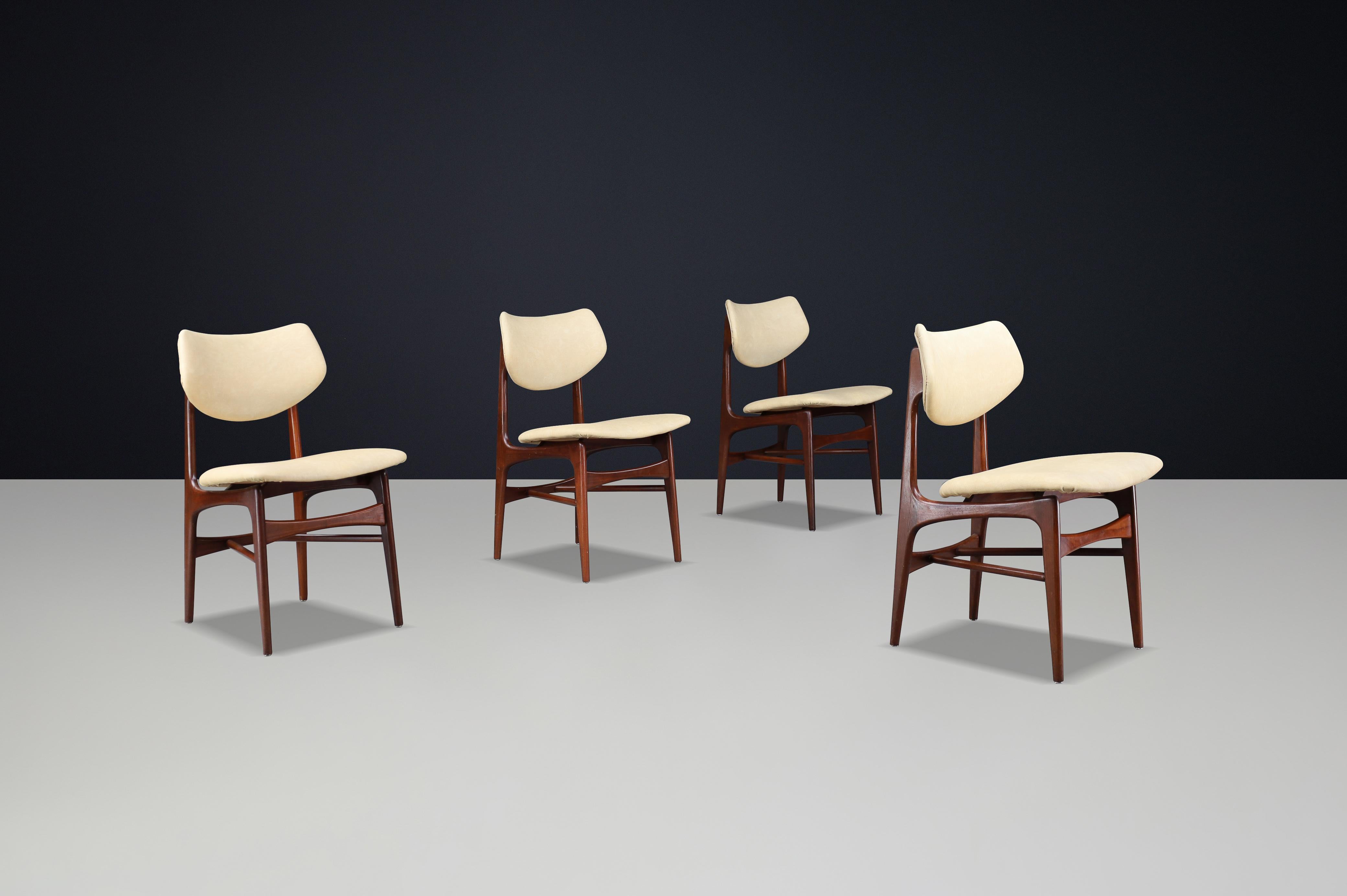 Mid-Century Hamar Dining Chairs by Louis van Teeffelen for WéBé The Netherlands In Good Condition For Sale In Almelo, NL