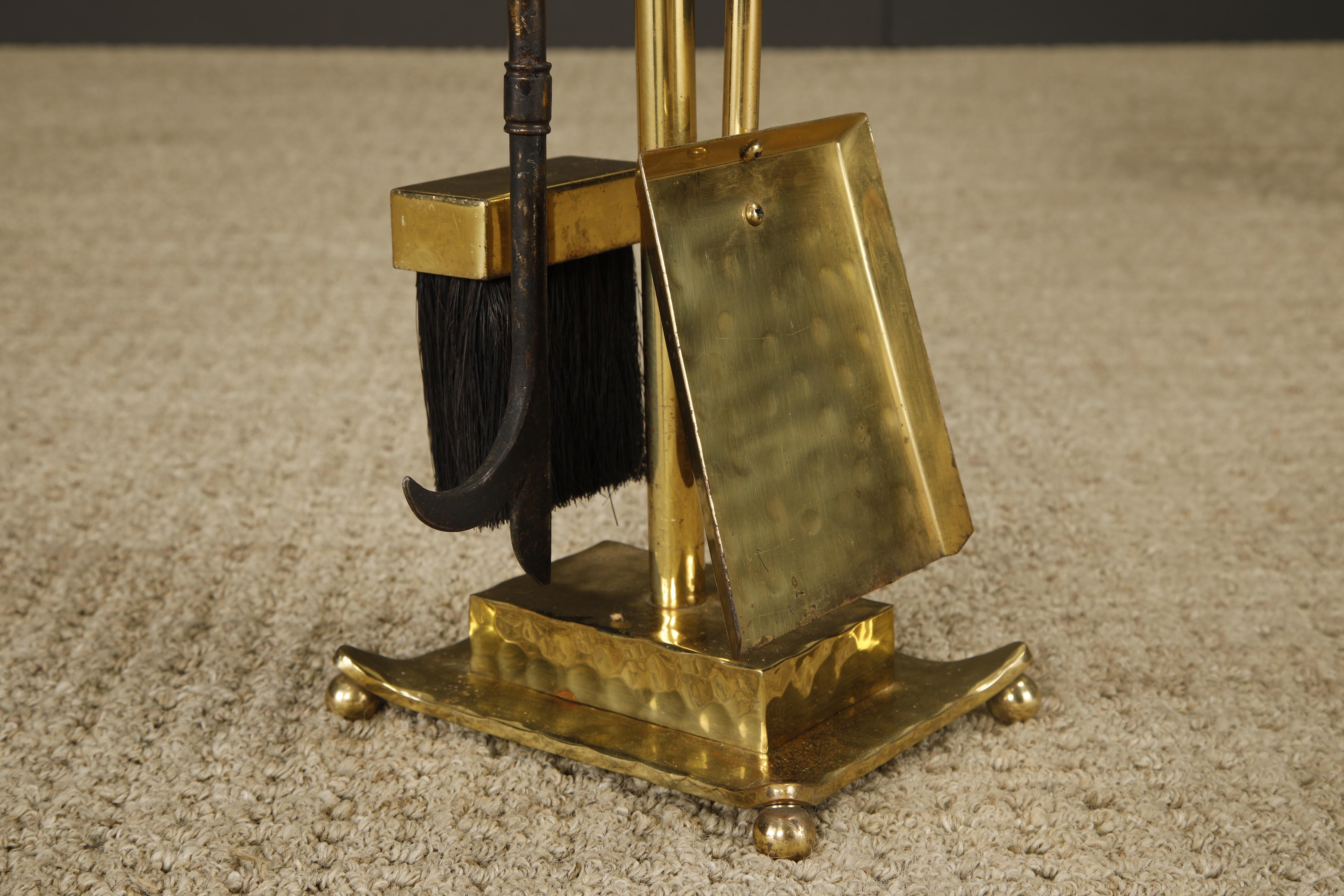 Mid-Century Hammered Brass Fireplace Tool Set with Curved Handles and Ball Feet For Sale 5