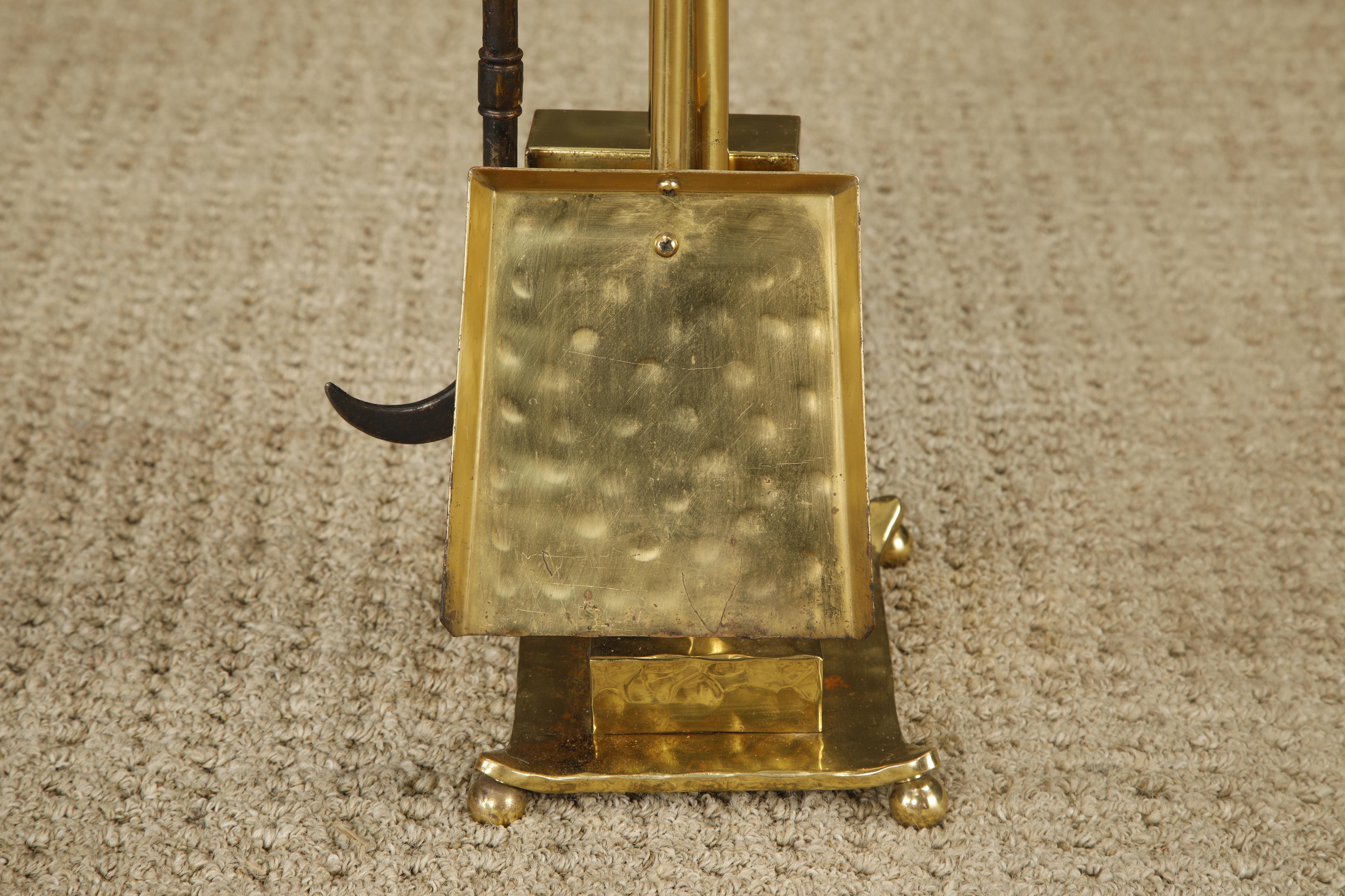 Mid-Century Hammered Brass Fireplace Tool Set with Curved Handles and Ball Feet For Sale 3