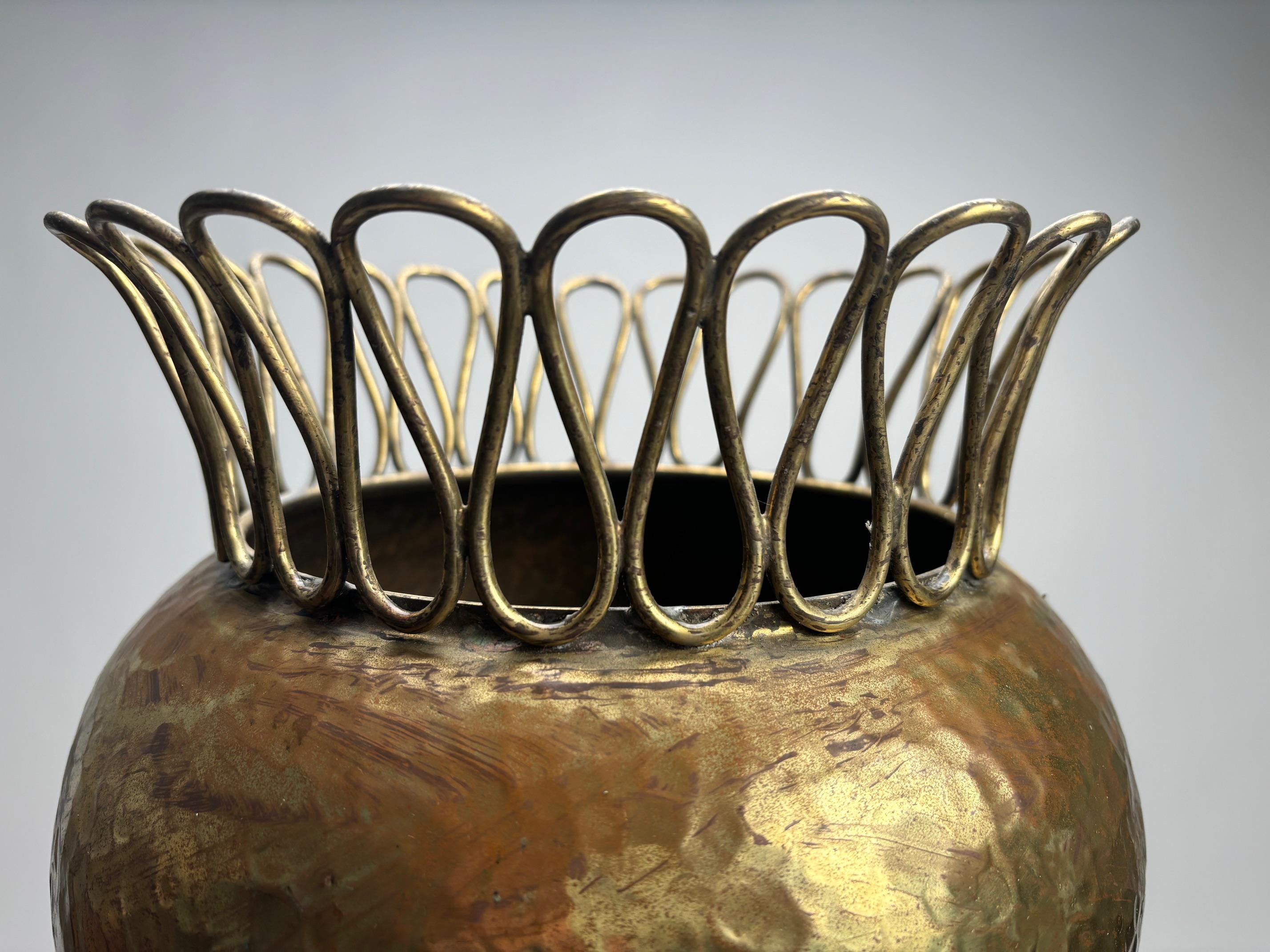 Paragüero de latón martillado de mediados de siglo al estilo de Gio Ponti, 1950 mediados del siglo XX en venta