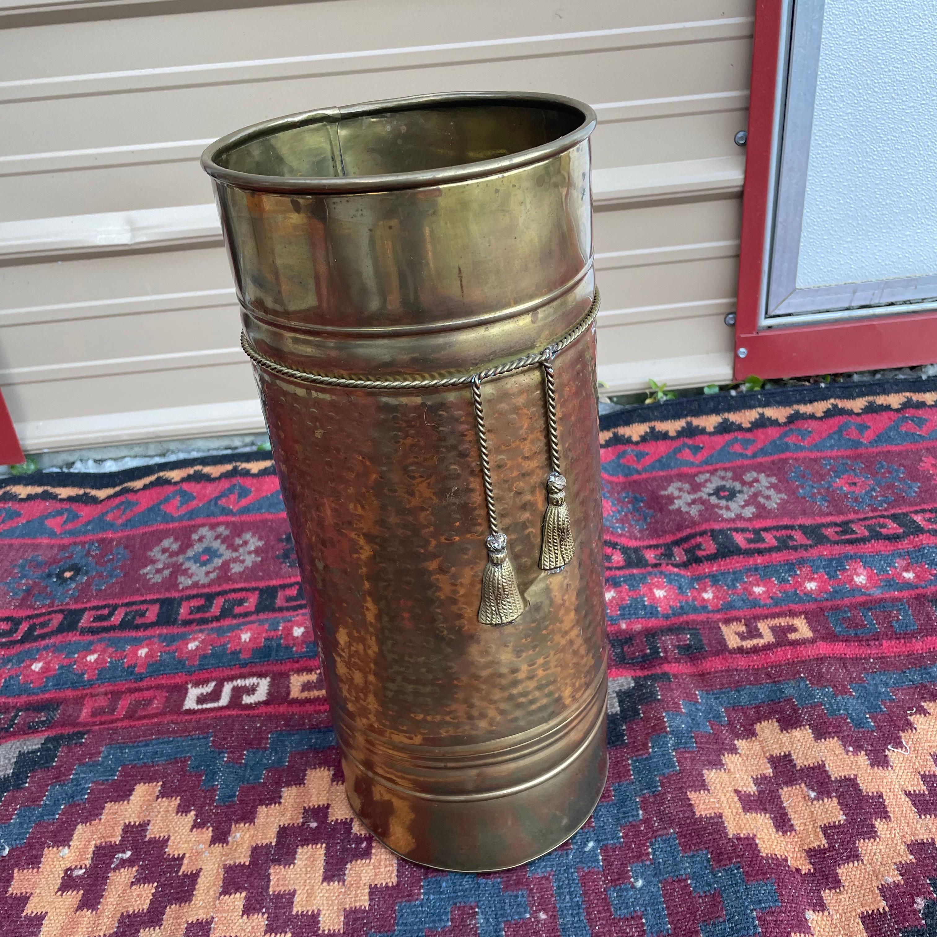 Mid-Century Hammered Brass Umbrella Stand with Rope Detail In Good Condition In Cordova, SC