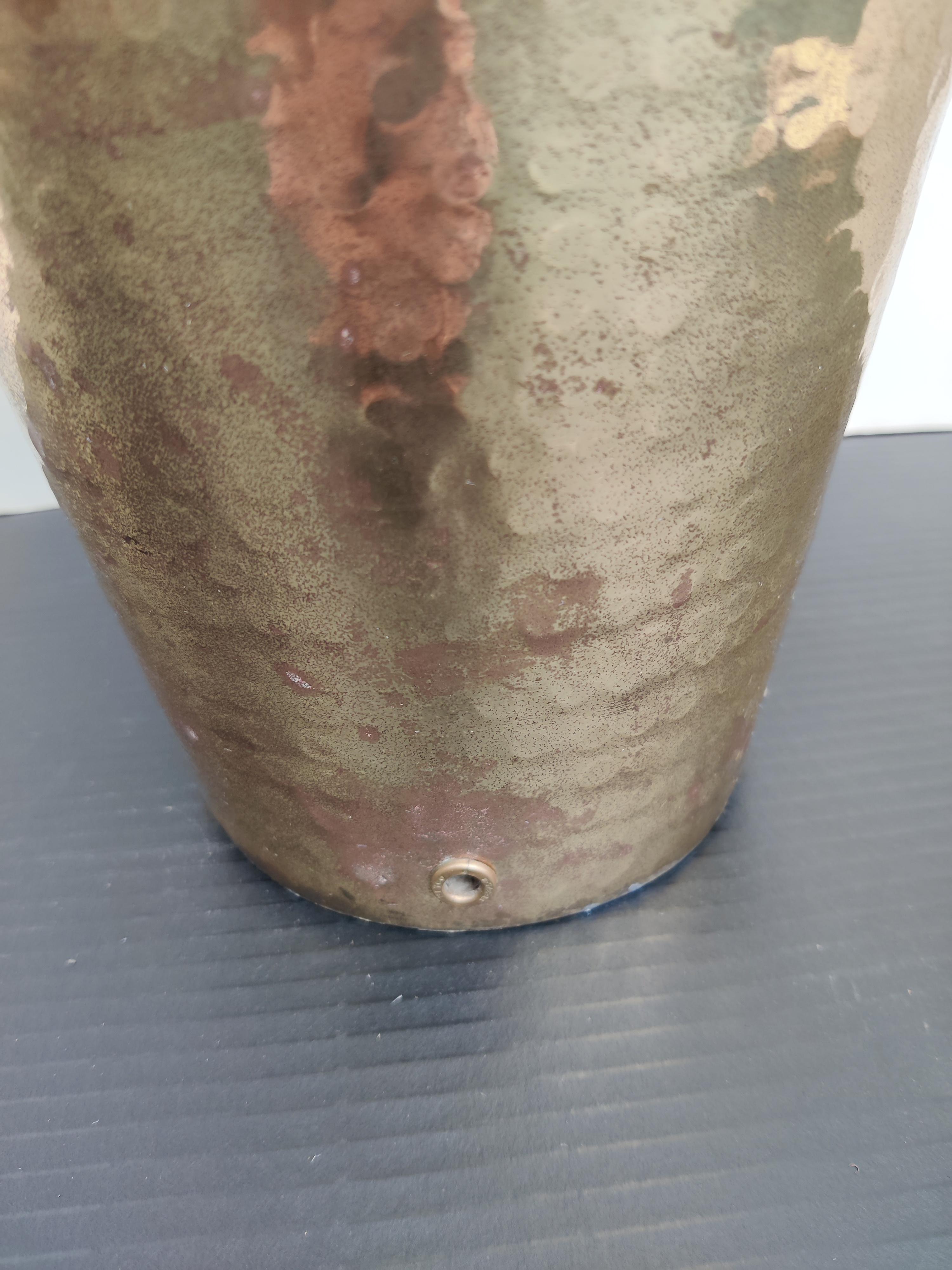 Mid Century Vase aus gehämmerter Bronze (Gehämmert) im Angebot