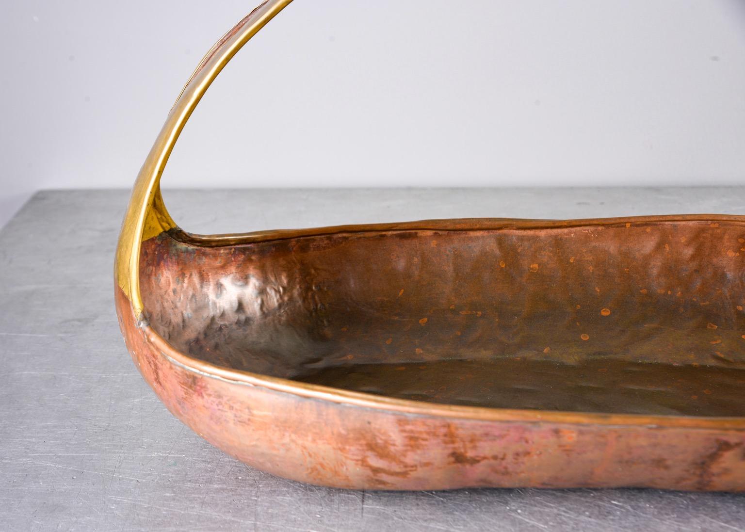 Midcentury Hammered Copper and Brass Basket Form Bowl In Good Condition For Sale In Troy, MI