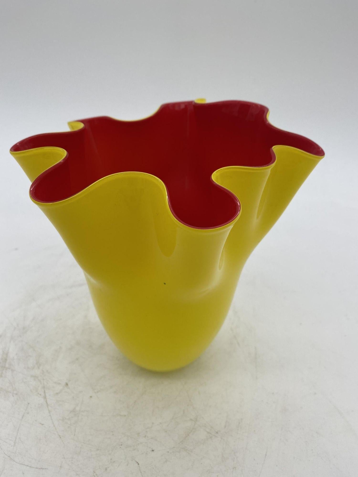 Mid Century Hand-Blow Murano Glass Two-Tone Hanchierchief Vase In Excellent Condition In Van Nuys, CA