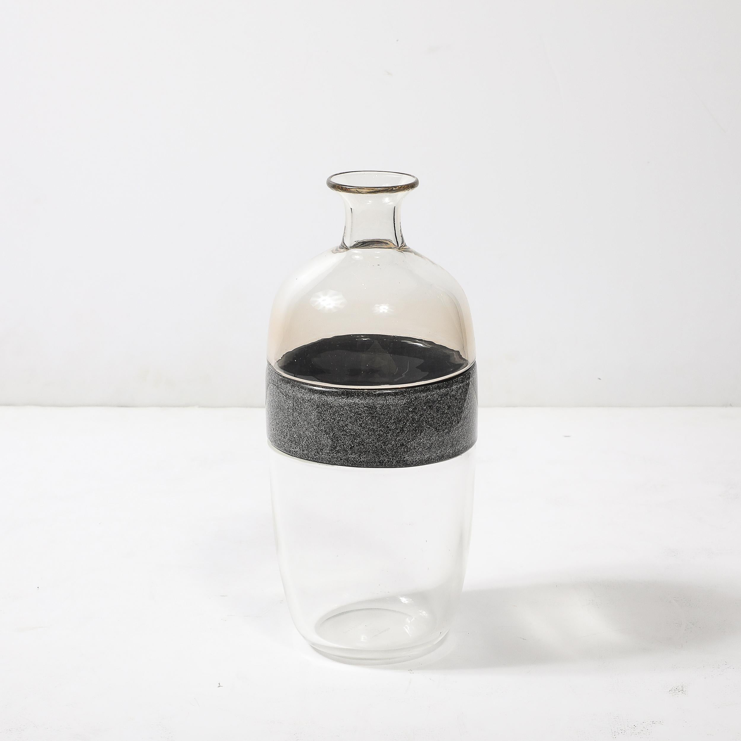 Mitte des Jahrhunderts mundgeblasenes klares und geräuchertes Murano Glas Vase signiert Vetri Murano (Mitte des 20. Jahrhunderts) im Angebot