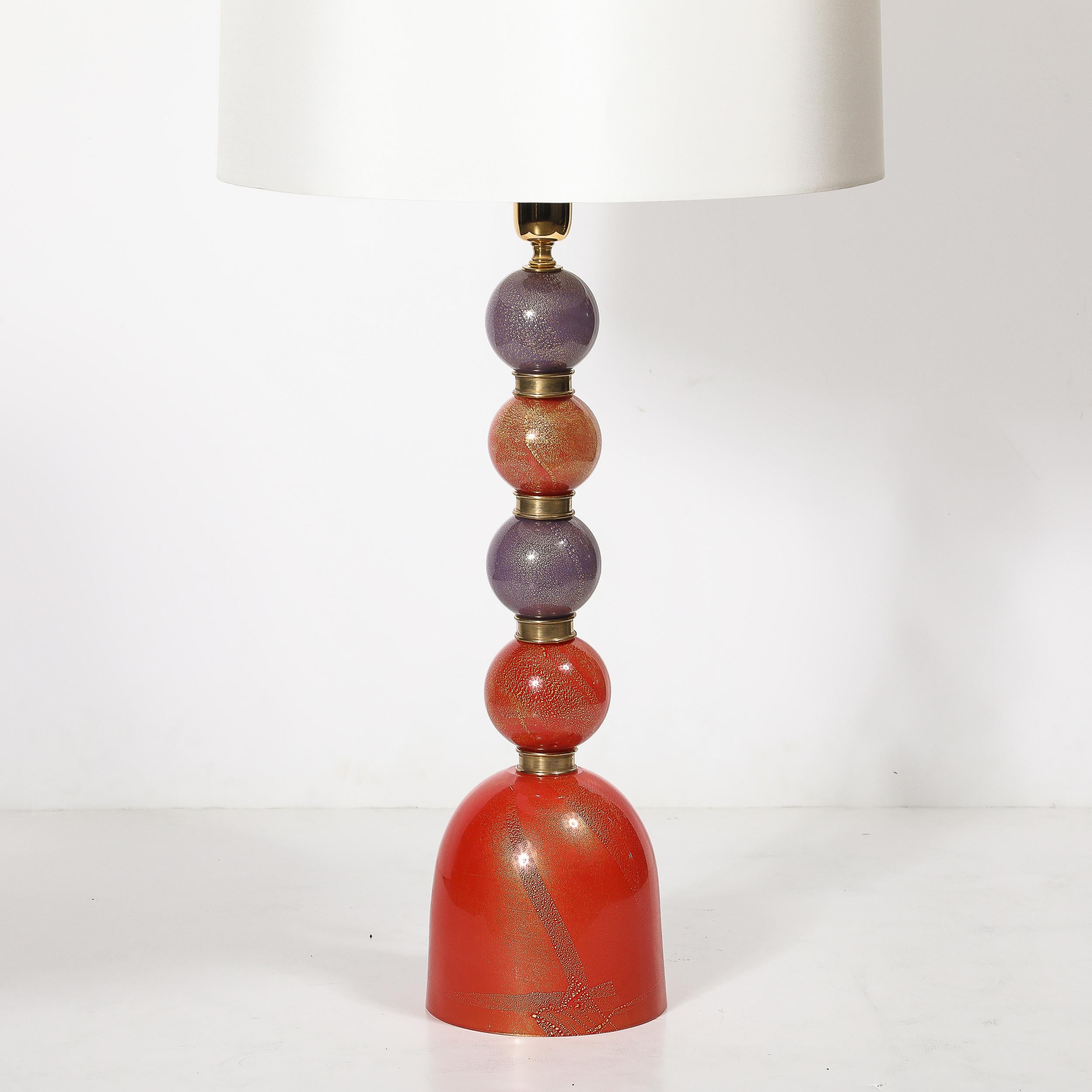 Mitte des Jahrhunderts mundgeblasen Korallenrot & Flieder Murano Glas gestapelt Ball Tischlampen (Moderne der Mitte des Jahrhunderts) im Angebot