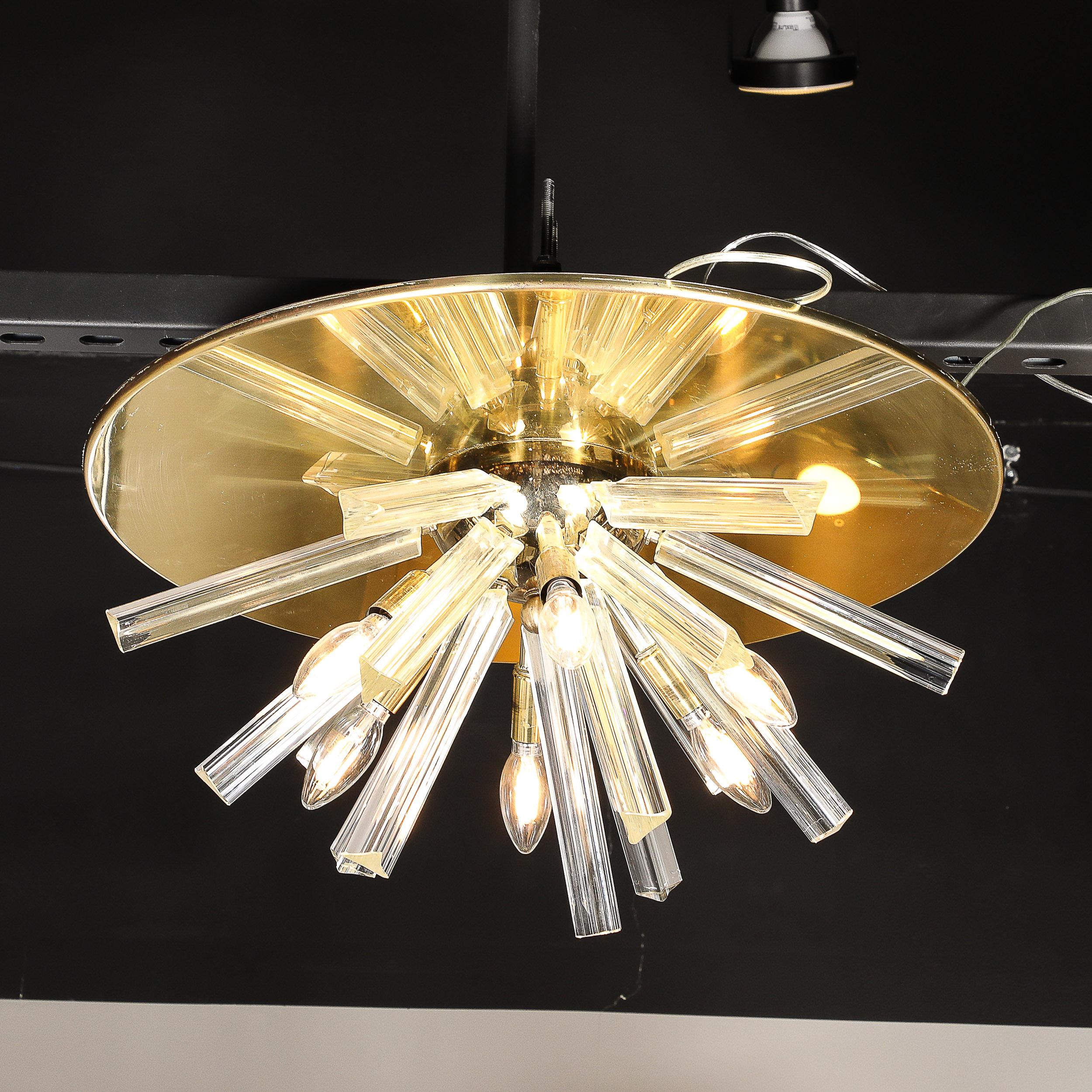 Mid-Century Modern Lustre encastré du milieu du siècle en verre soufflé à la bouche de Murano et en laiton en vente