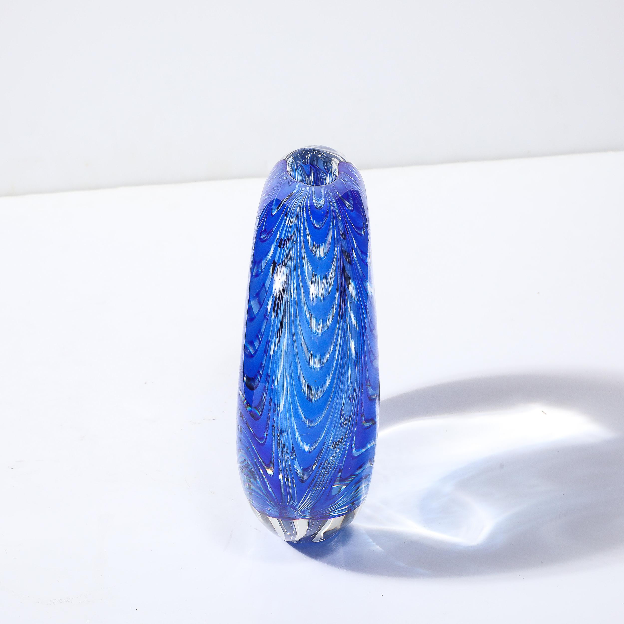 Vaso in vetro trasparente e cobalto di Murano soffiato a mano della metà del secolo scorso firmato Cenedese in vendita 3