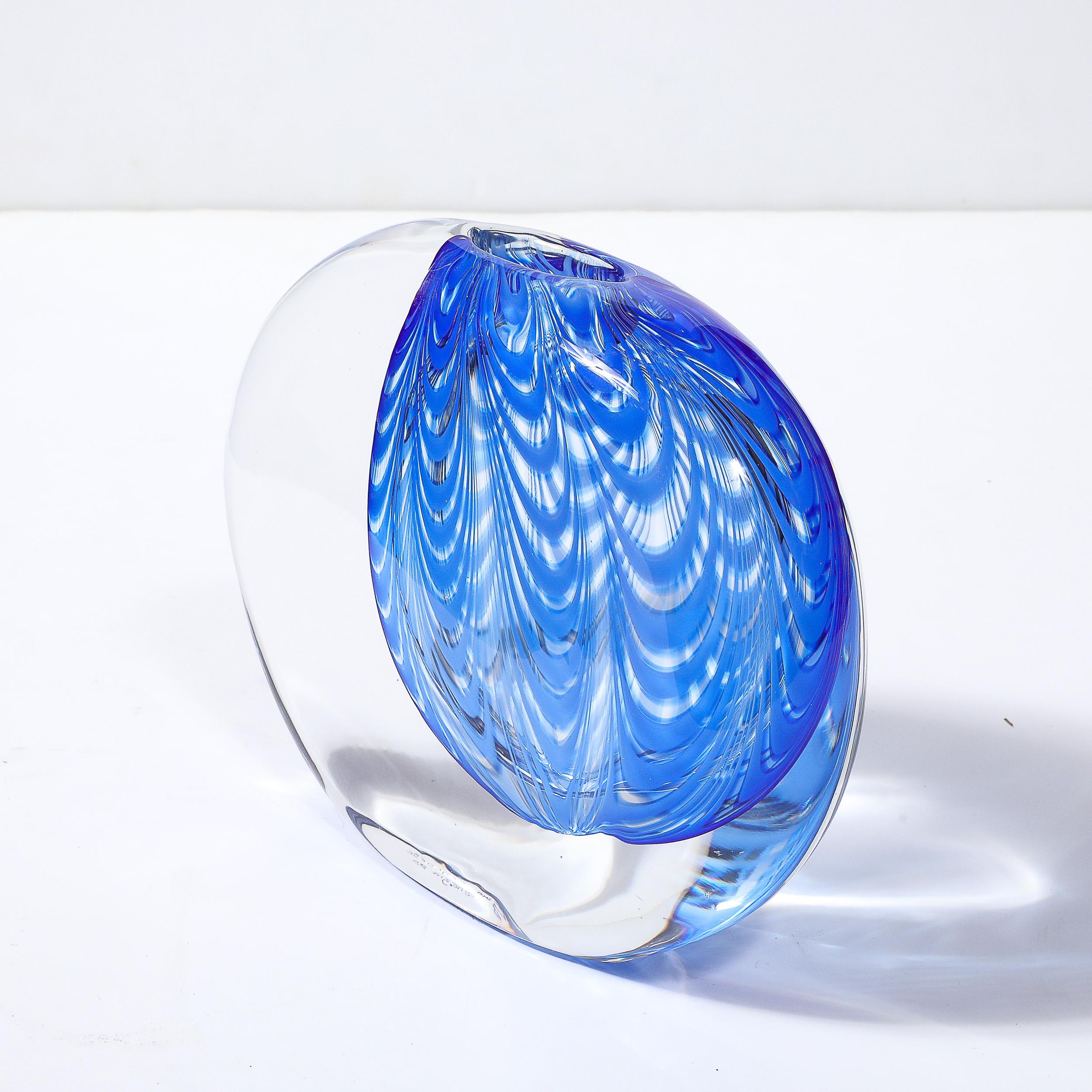 Vaso in vetro trasparente e cobalto di Murano soffiato a mano della metà del secolo scorso firmato Cenedese in vendita 4