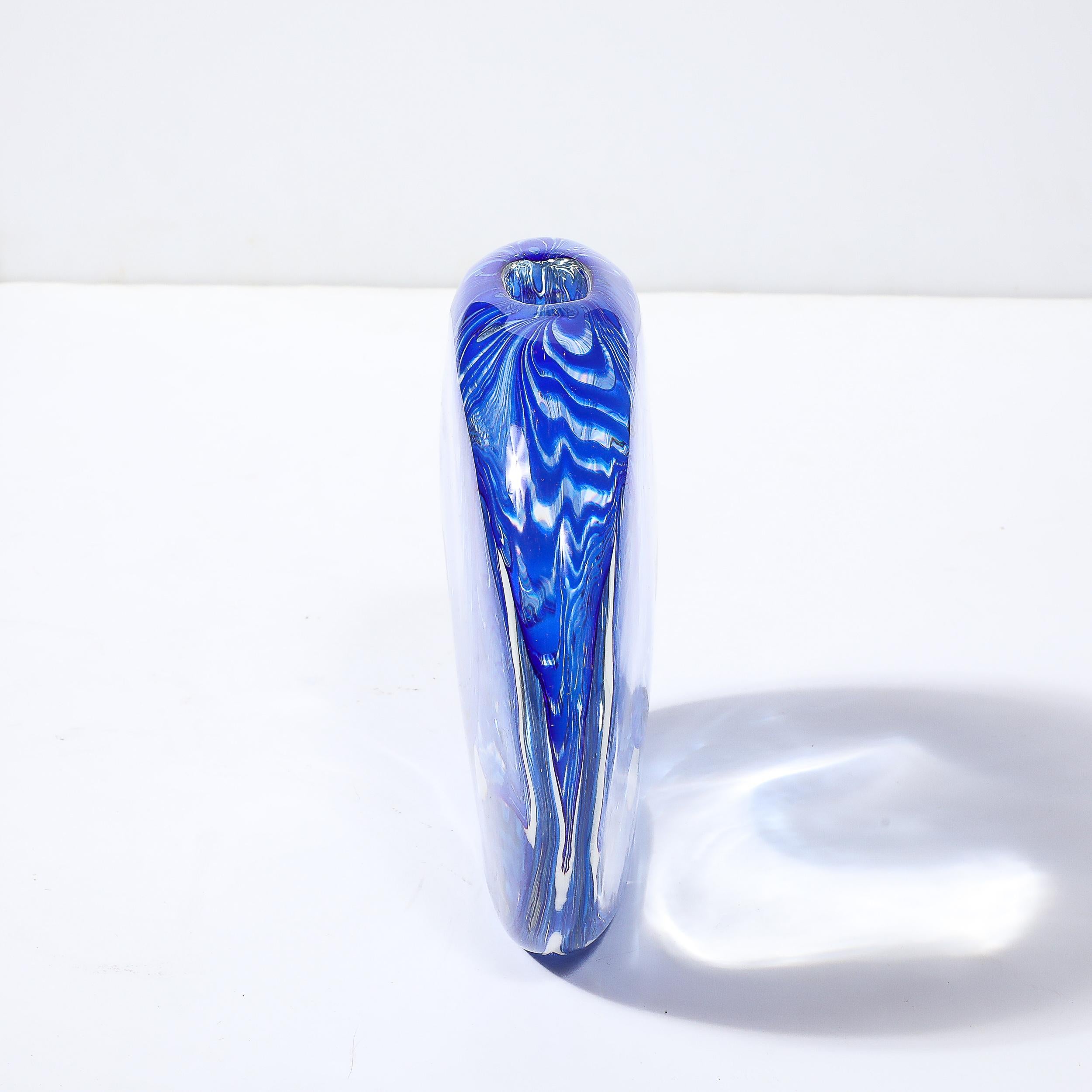 Vaso in vetro trasparente e cobalto di Murano soffiato a mano della metà del secolo scorso firmato Cenedese In condizioni ottime in vendita a New York, NY