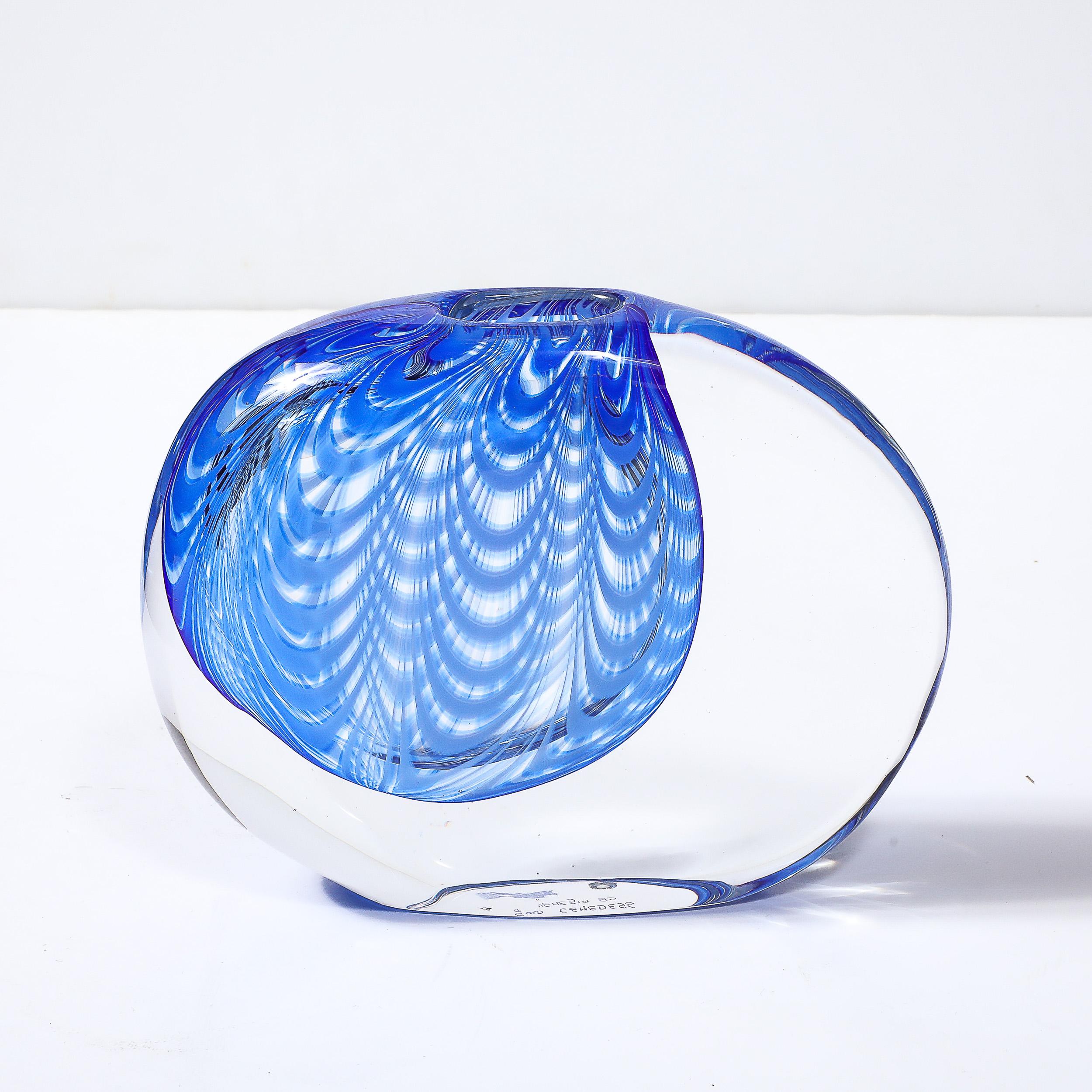 Vetro di Murano Vaso in vetro trasparente e cobalto di Murano soffiato a mano della metà del secolo scorso firmato Cenedese in vendita