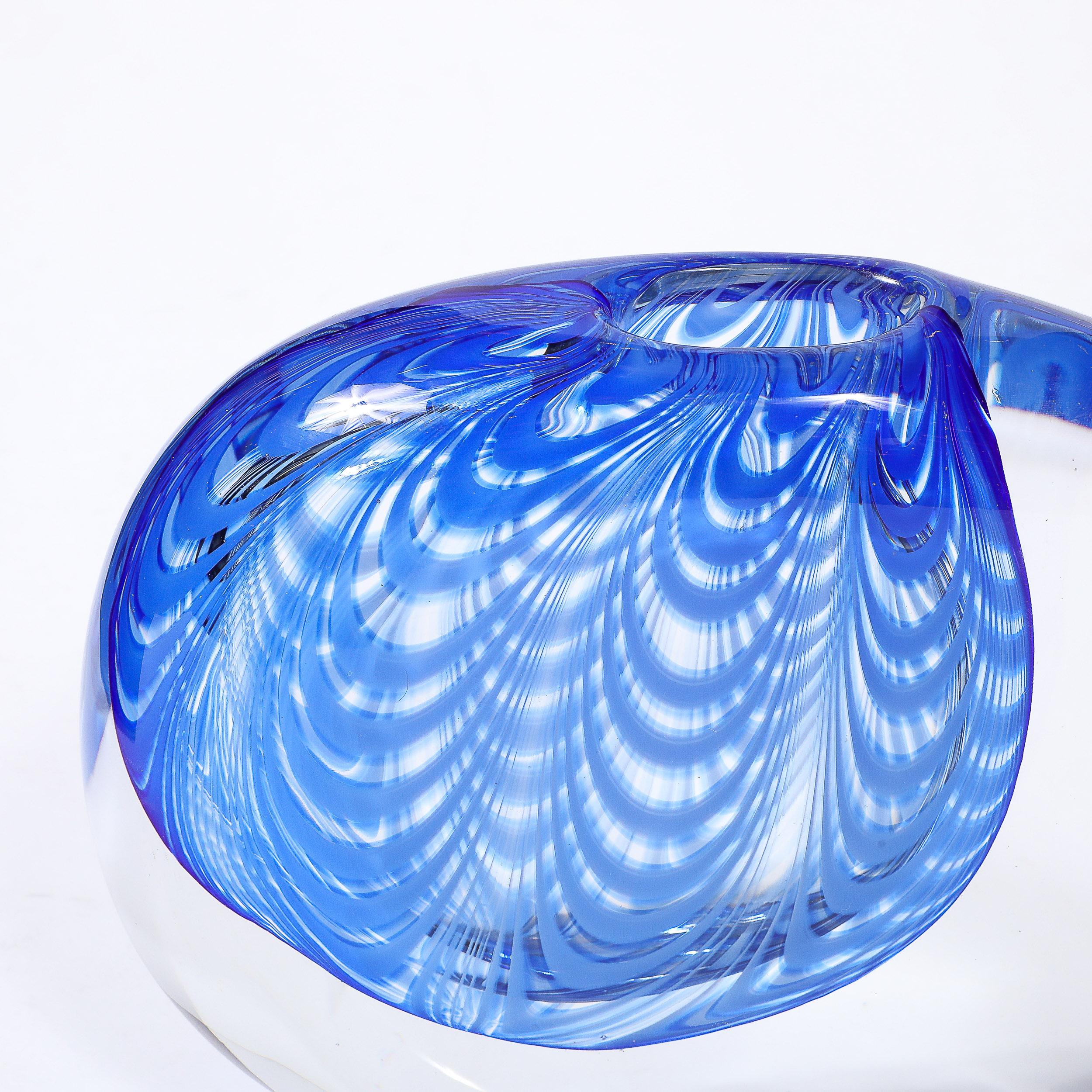 Vaso in vetro trasparente e cobalto di Murano soffiato a mano della metà del secolo scorso firmato Cenedese in vendita 1