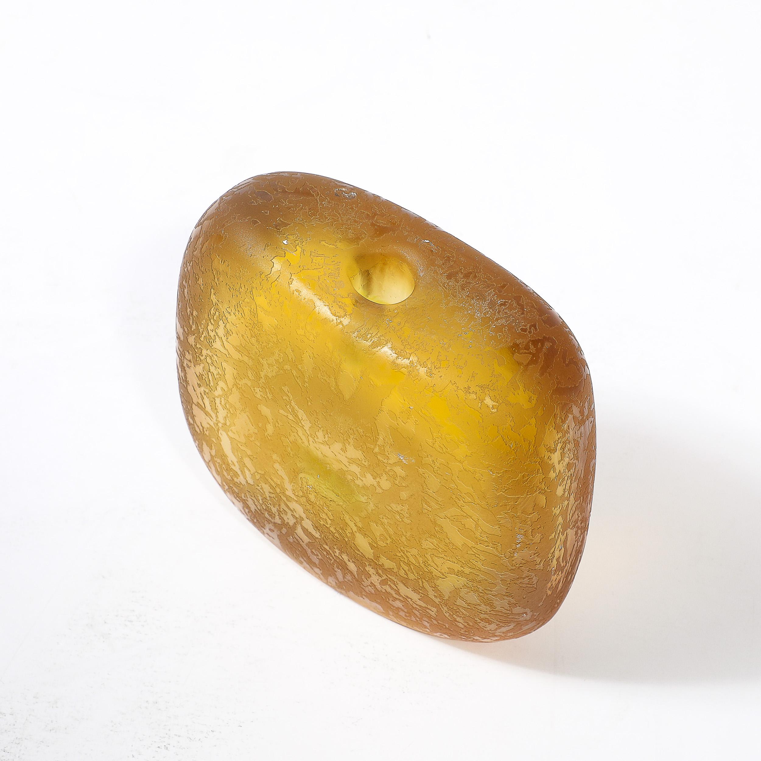 Vase à bourgeons en verre de Murano soufflé à la main au milieu du siècle, jaune citron avec texture tachetée en vente 3