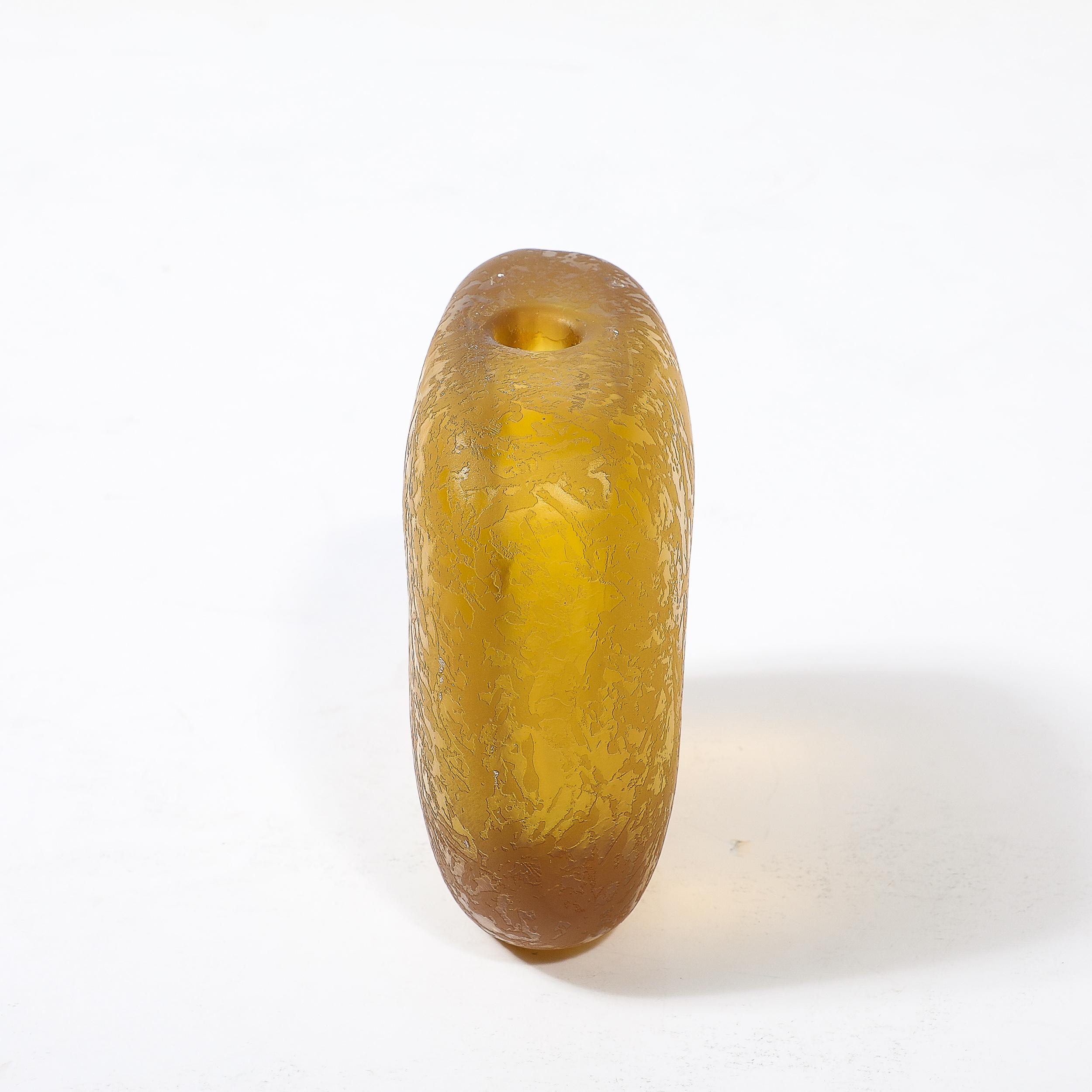 Mid-Century Modern Vase à bourgeons en verre de Murano soufflé à la main au milieu du siècle, jaune citron avec texture tachetée en vente