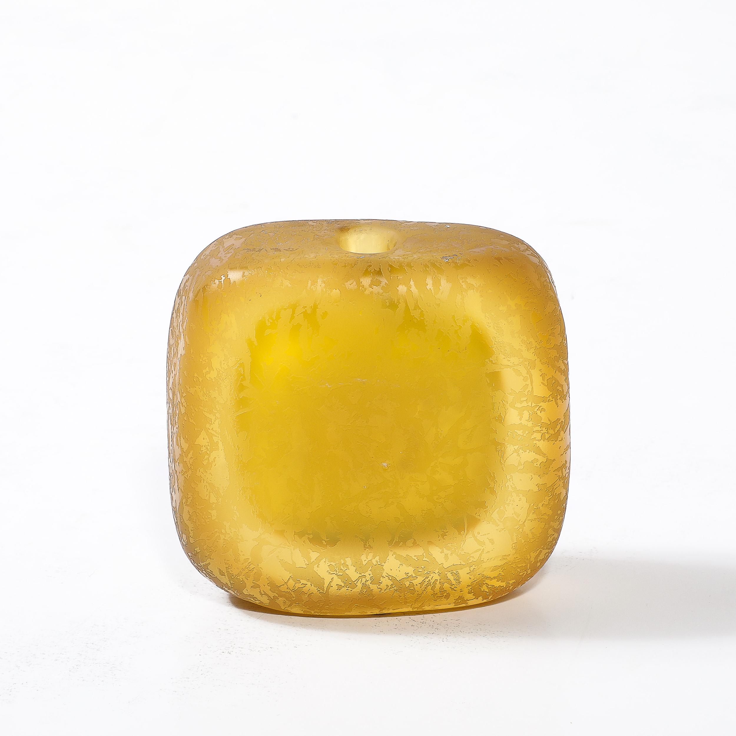 Vase à bourgeons en verre de Murano soufflé à la main au milieu du siècle, jaune citron avec texture tachetée Excellent état - En vente à New York, NY