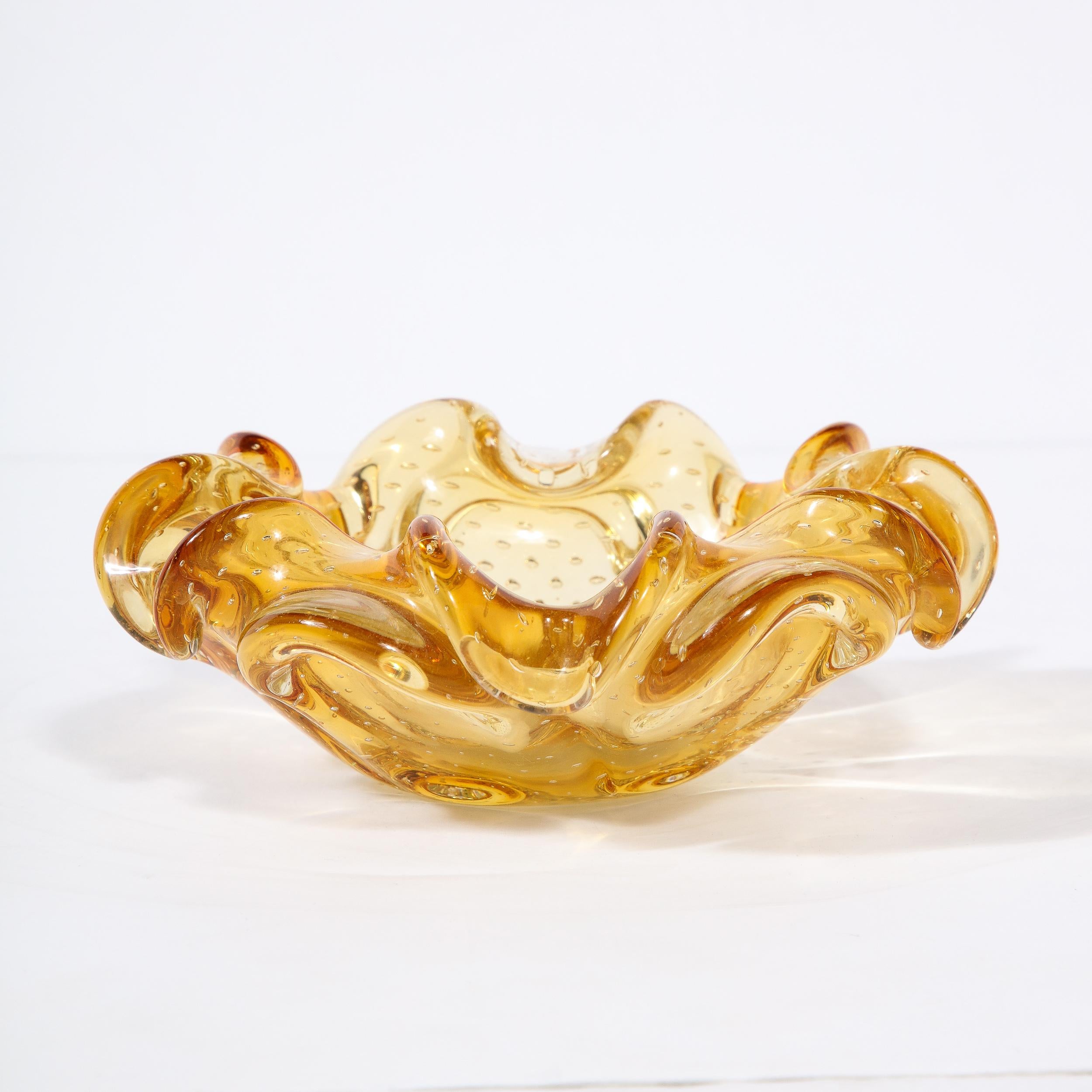 Mid-Century Hand-Blown Murano Glass Dish in Citrine with Murine Detailing In Excellent Condition For Sale In New York, NY