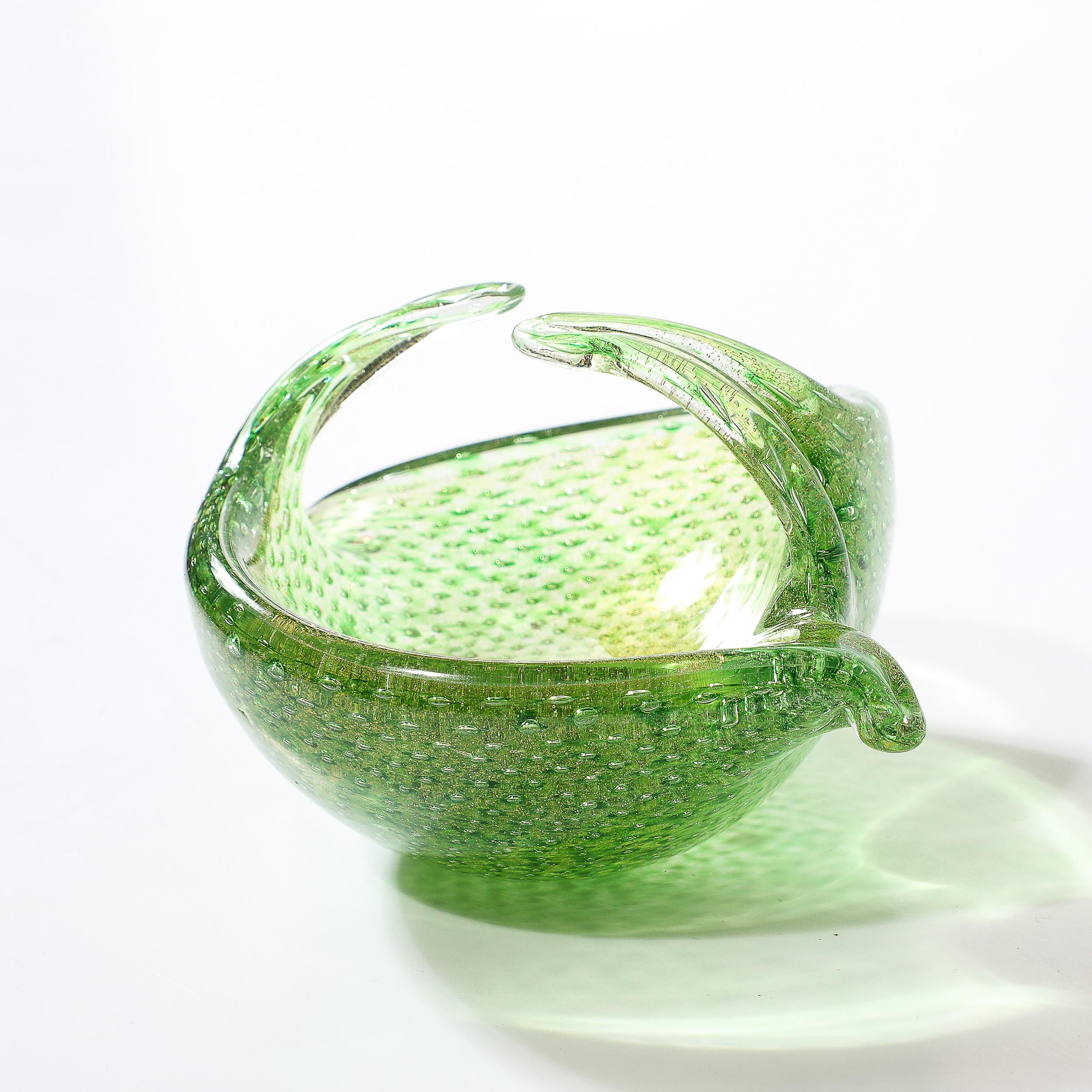 Mid-Century Hand-Blown Murano Glass Dish in Lime Green with Bullicante Detailing In Excellent Condition For Sale In New York, NY