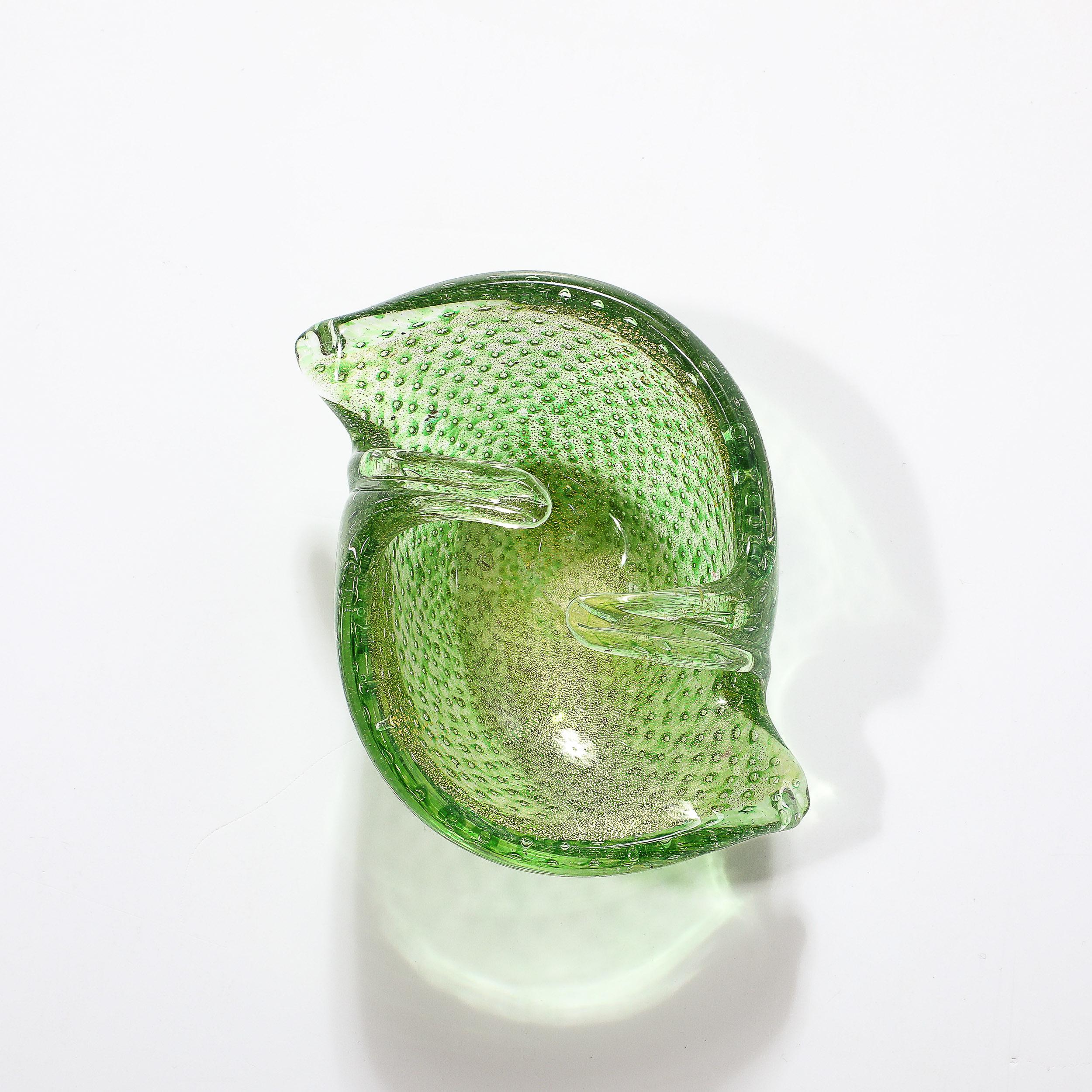Mid-Century Hand-Blown Murano Glass Dish in Lime Green with Bullicante Detailing For Sale 2