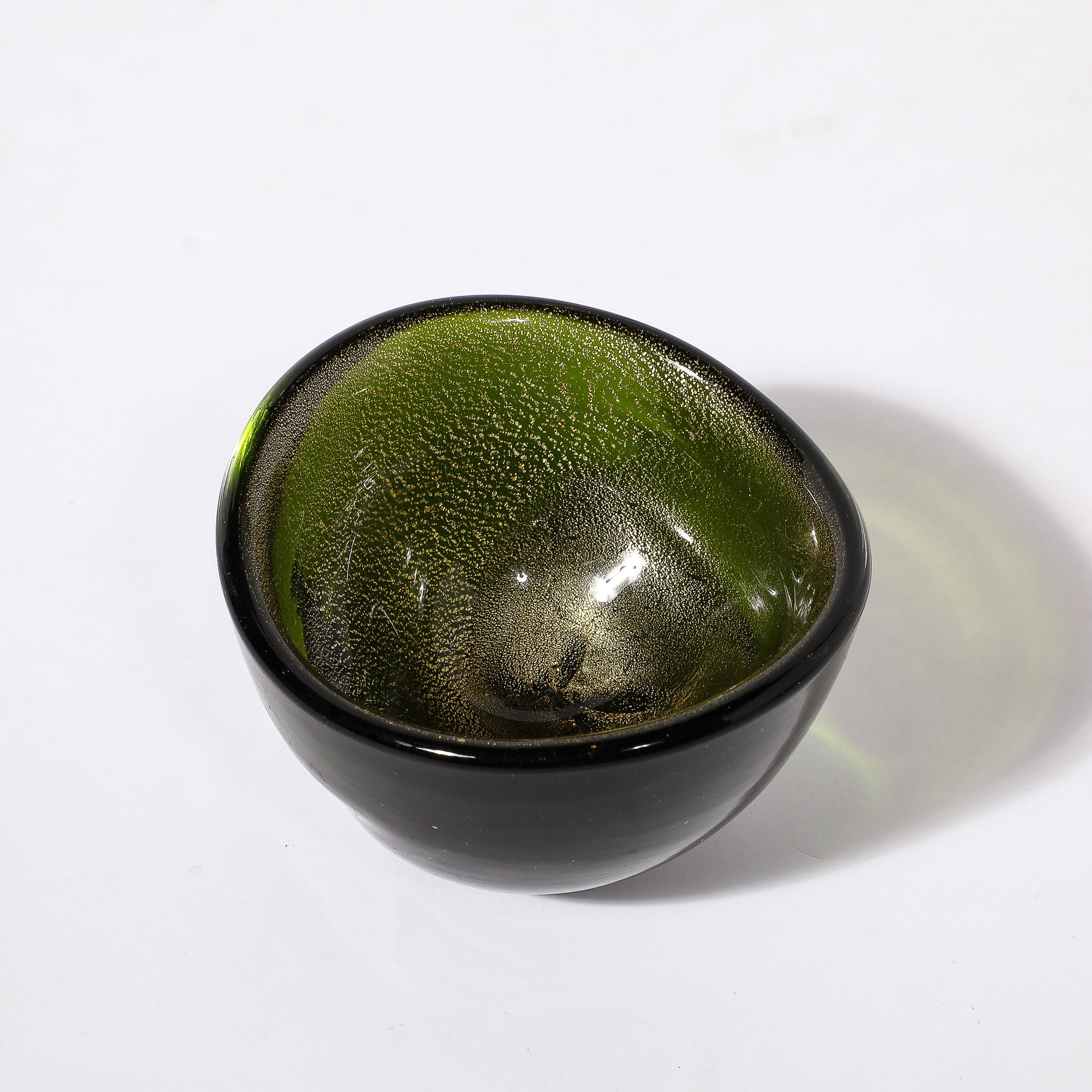 Mid-Century Hand-Blown Murano Glass Peridot  24K Gold Fleck Bowl w/ Faceted Base For Sale 7
