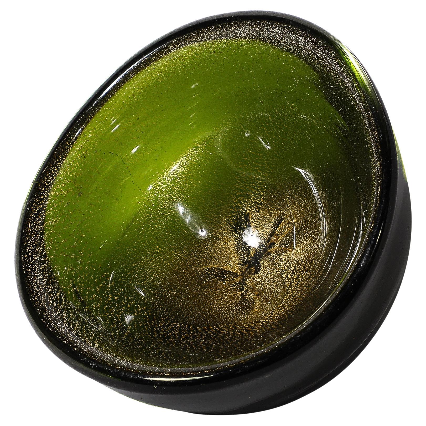 Mid-Century Hand-Blown Murano Glass Peridot  24K Gold Fleck Bowl w/ Faceted Base For Sale