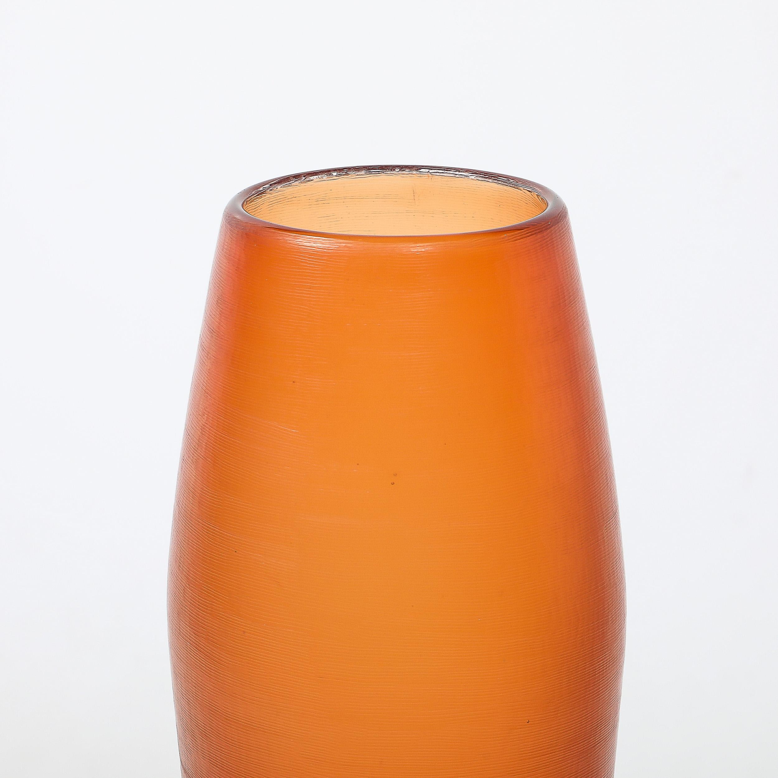 Vase du milieu du siècle en verre de Murano soufflé à la main, couleur abricot, avec détails en roseaux fins en vente 4