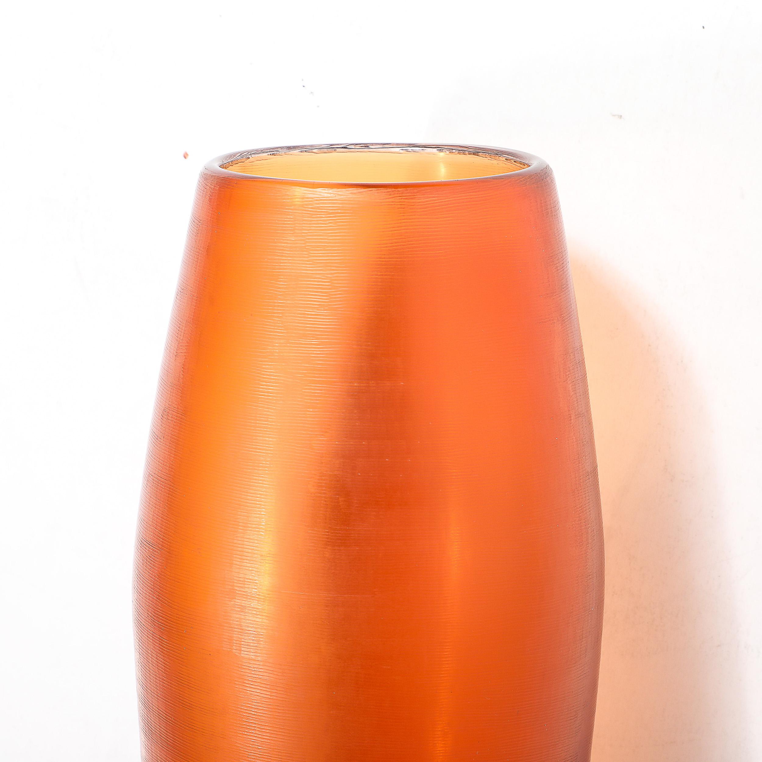 Vase du milieu du siècle en verre de Murano soufflé à la main, couleur abricot, avec détails en roseaux fins en vente 6
