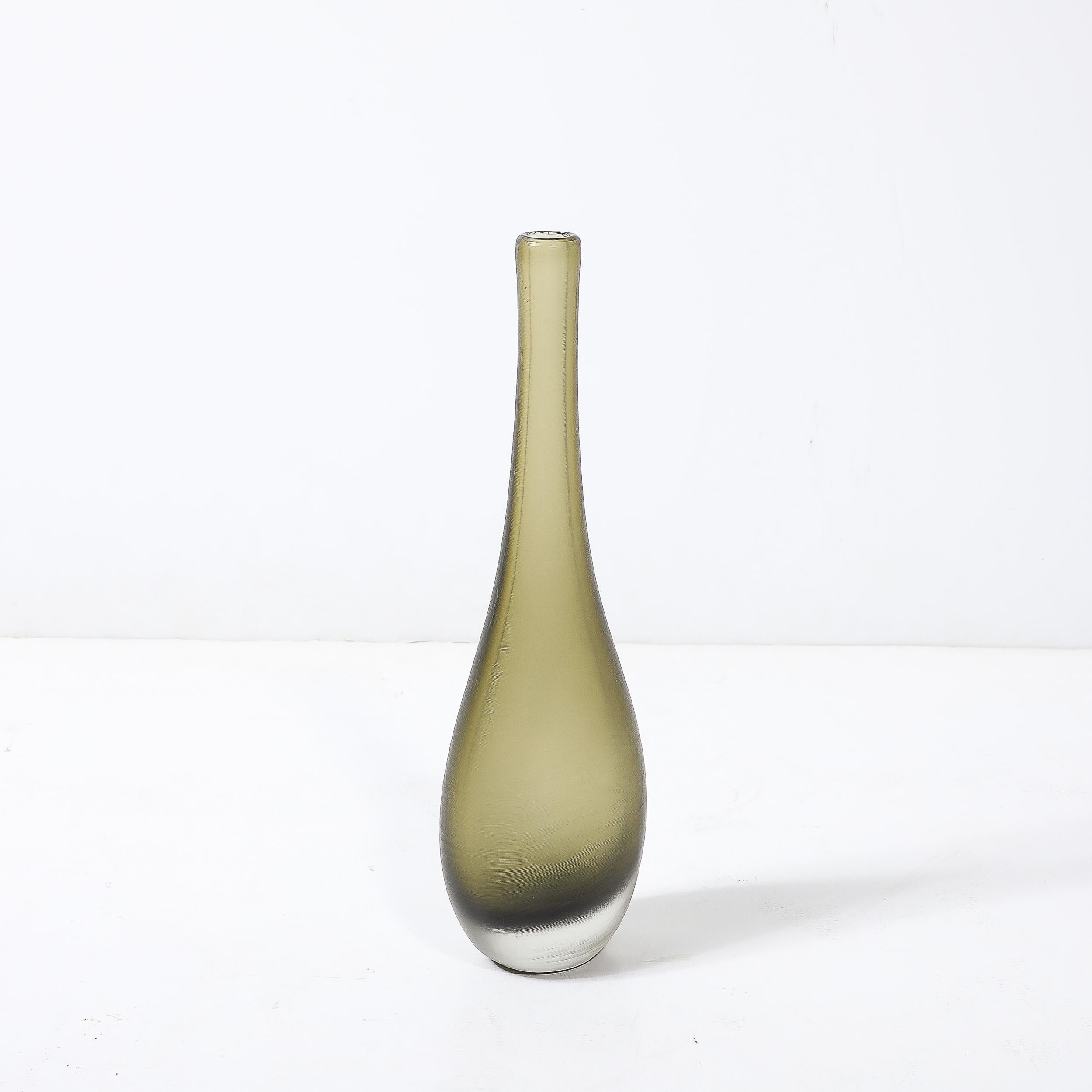 Mid-Century Hand-Blown Murano Glass Vase in Sap Green W/ Fine Textural Detailing en vente 4