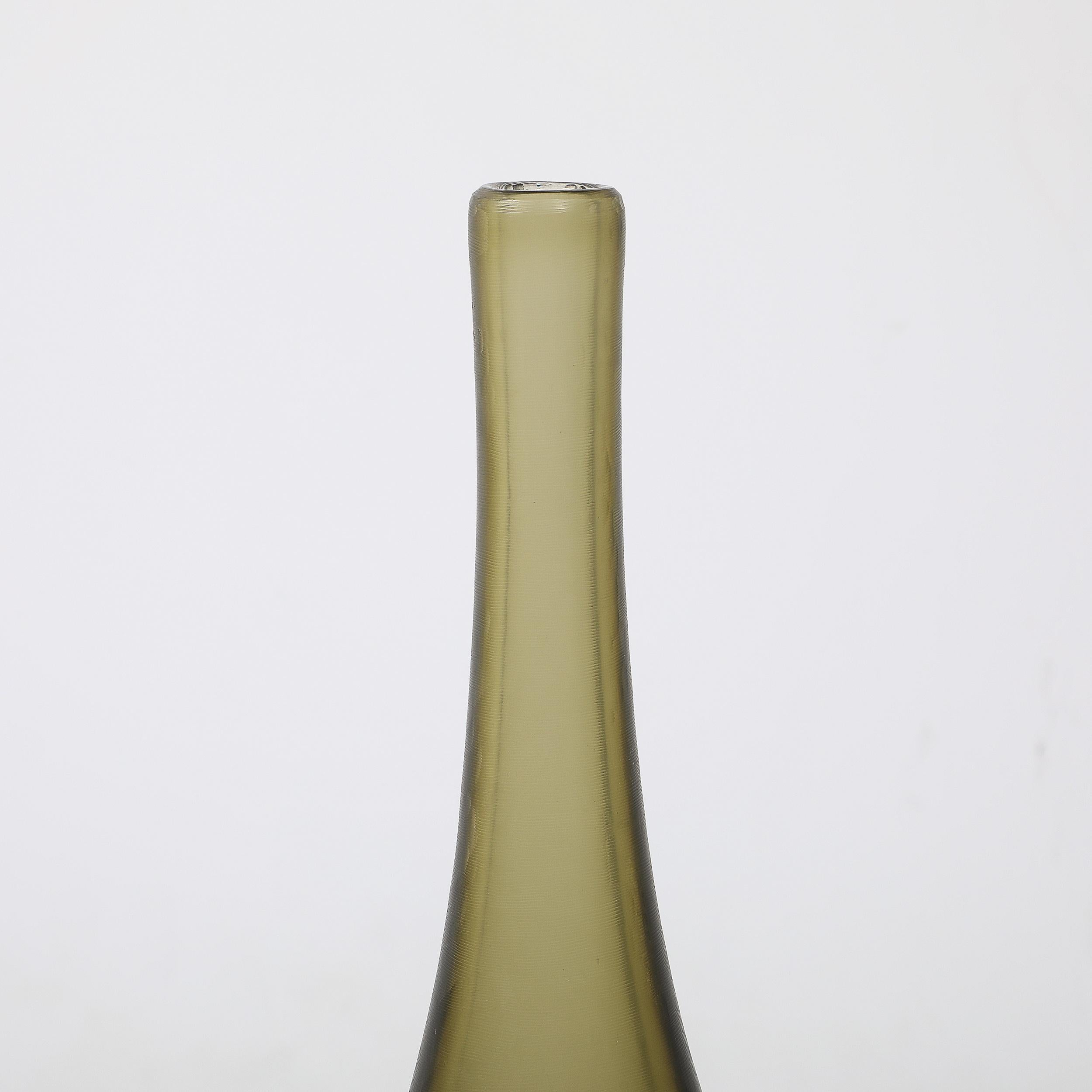 italien Mid-Century Hand-Blown Murano Glass Vase in Sap Green W/ Fine Textural Detailing en vente